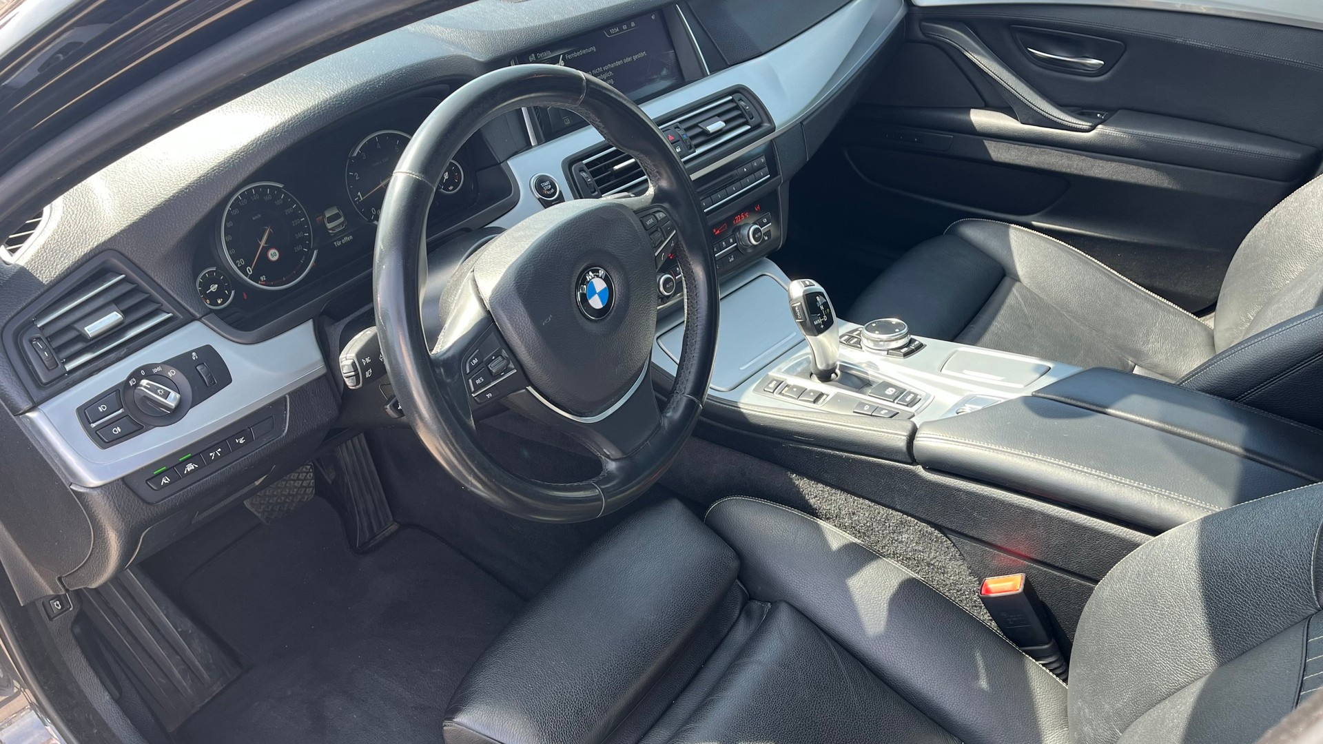 BMW 528i Modern Line Steptronic-image-13