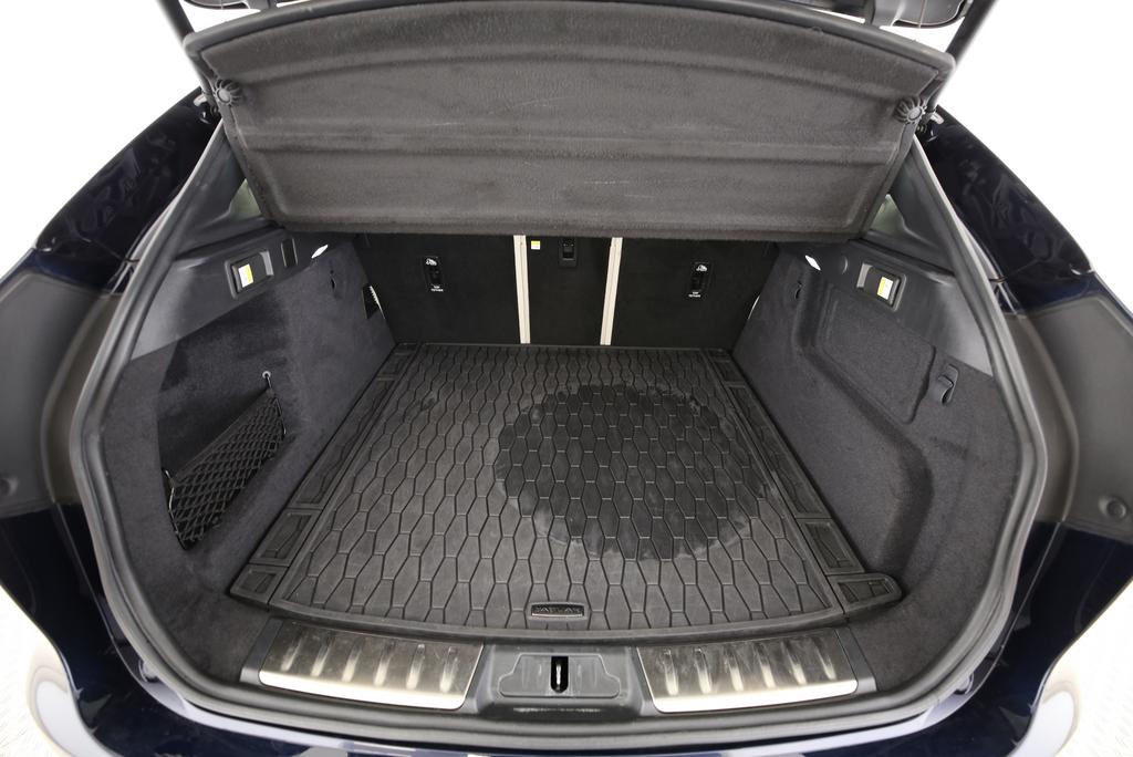 JAGUAR F-Pace 2.0 D I4 200 R-Dynamic SE AWD-image-16