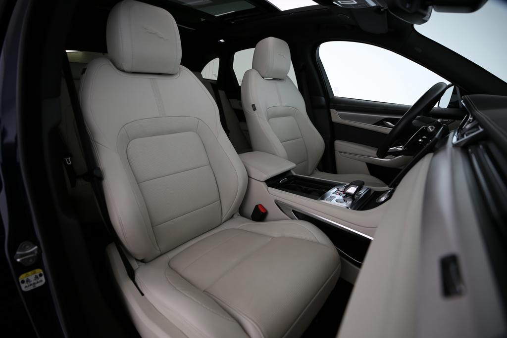 JAGUAR F-Pace 2.0 D I4 200 R-Dynamic SE AWD-image-12