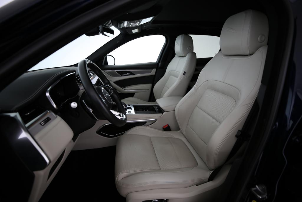 JAGUAR F-Pace 2.0 D I4 200 R-Dynamic SE AWD-showroom-element-2