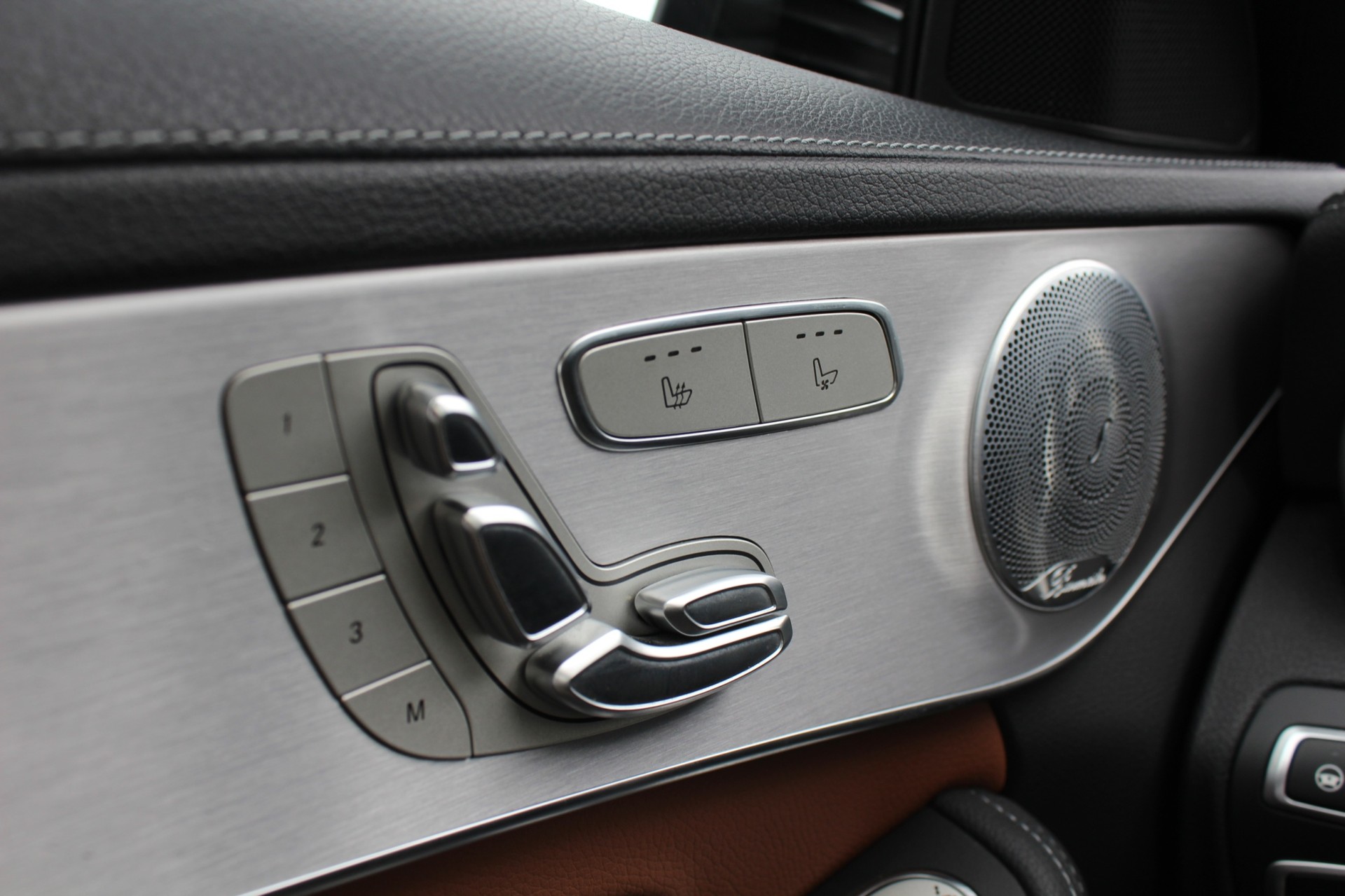 MERCEDES-BENZ C 300 d AMG Line 4matic Kombi-image-10