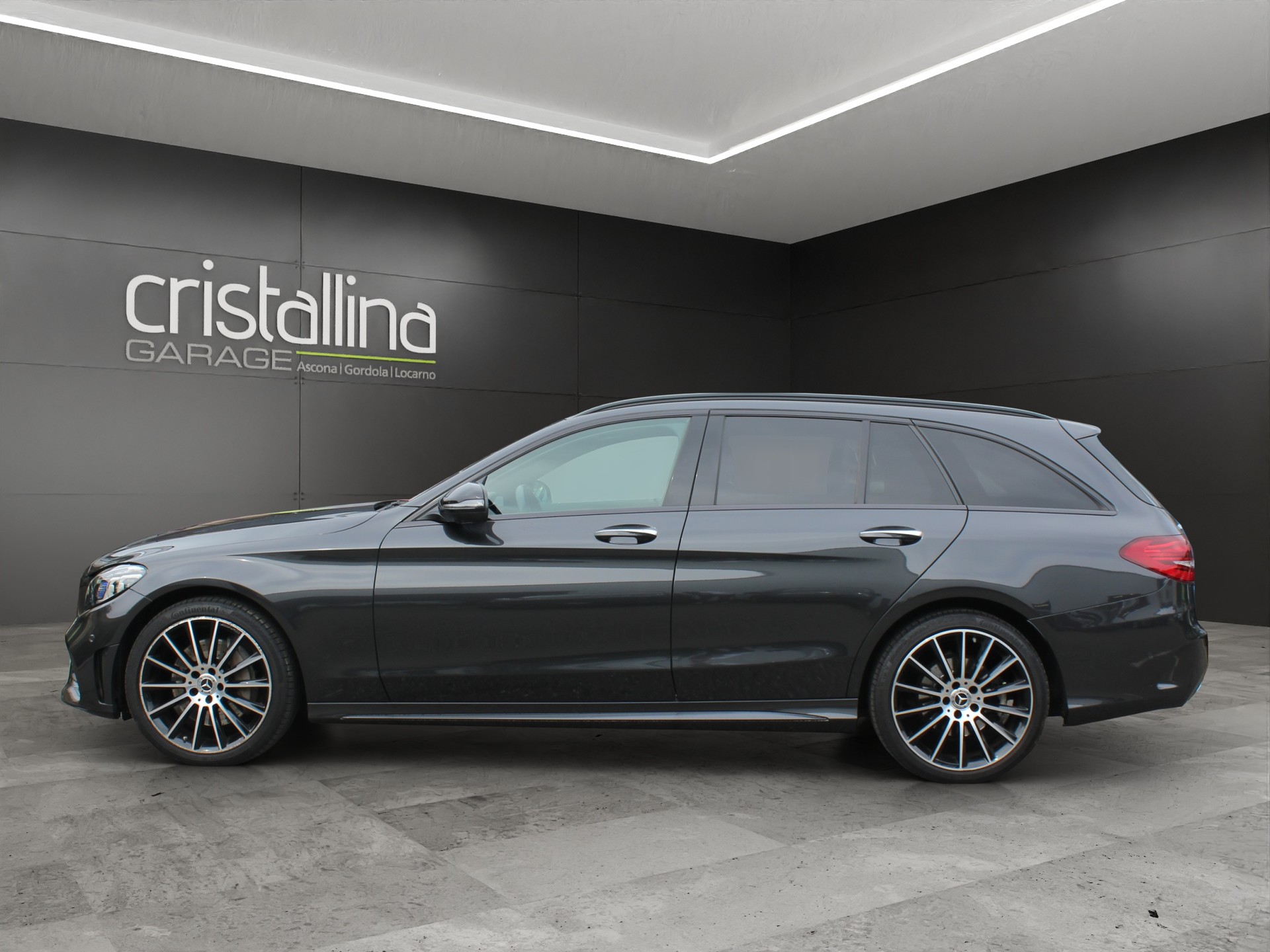 MERCEDES-BENZ C 300 d AMG Line 4matic Kombi-image-1