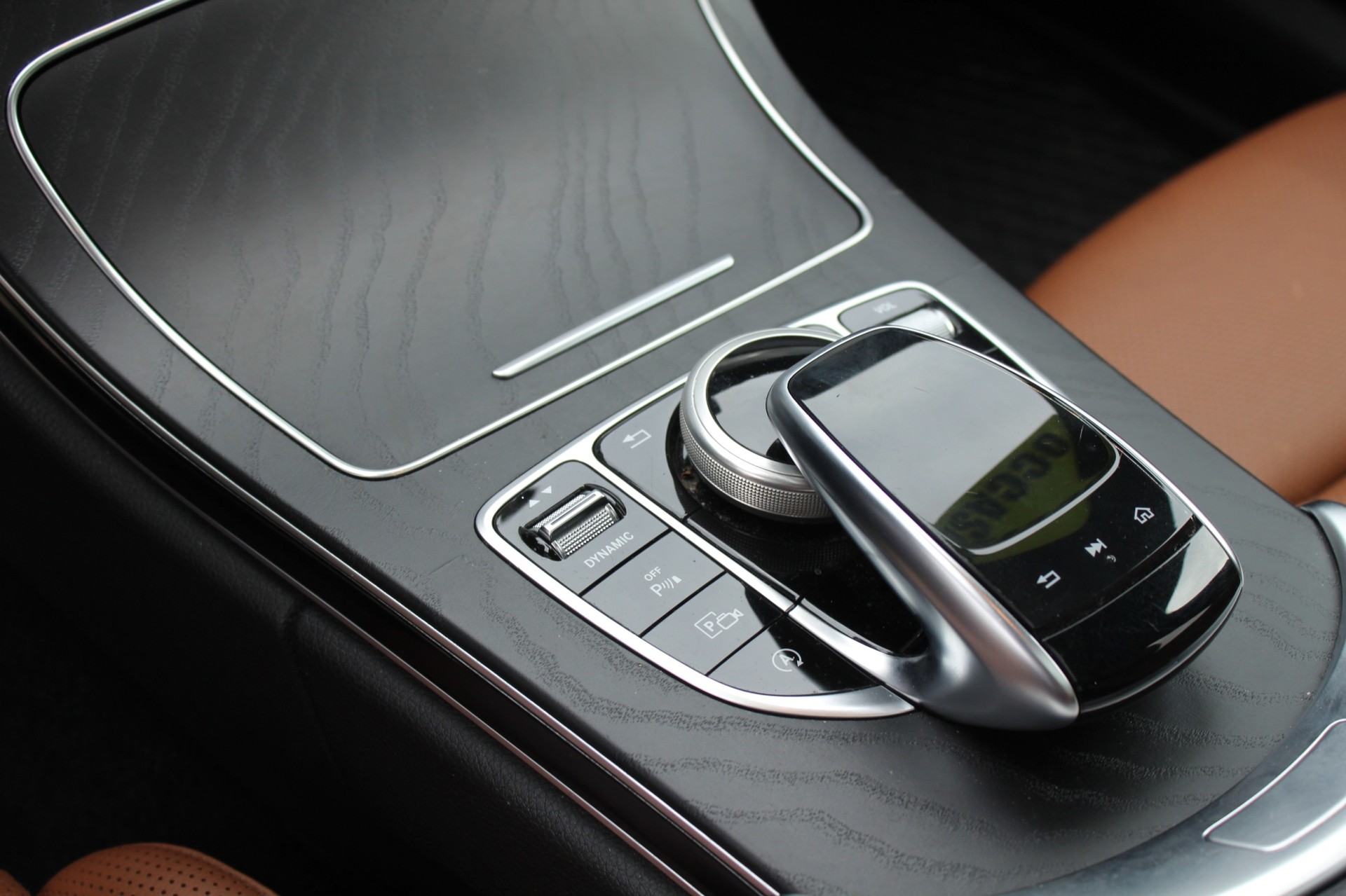 MERCEDES-BENZ C 300 d AMG Line 4matic Kombi-image-8