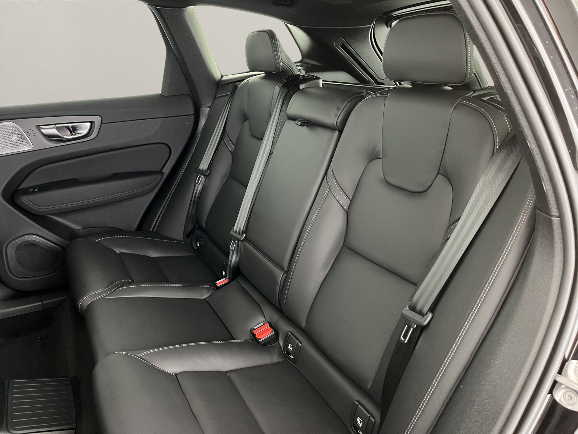 VOLVO XC60 2.0 T8 TE Black Edition eAWD-image-14
