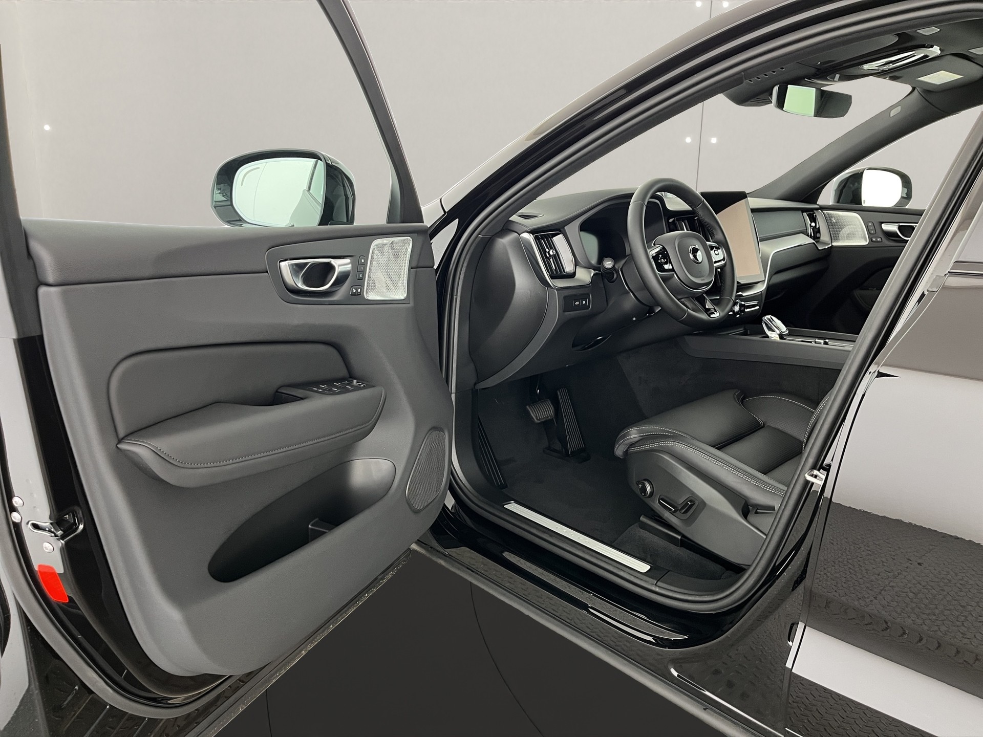 VOLVO XC60 2.0 T8 TE Black Edition eAWD-image-6