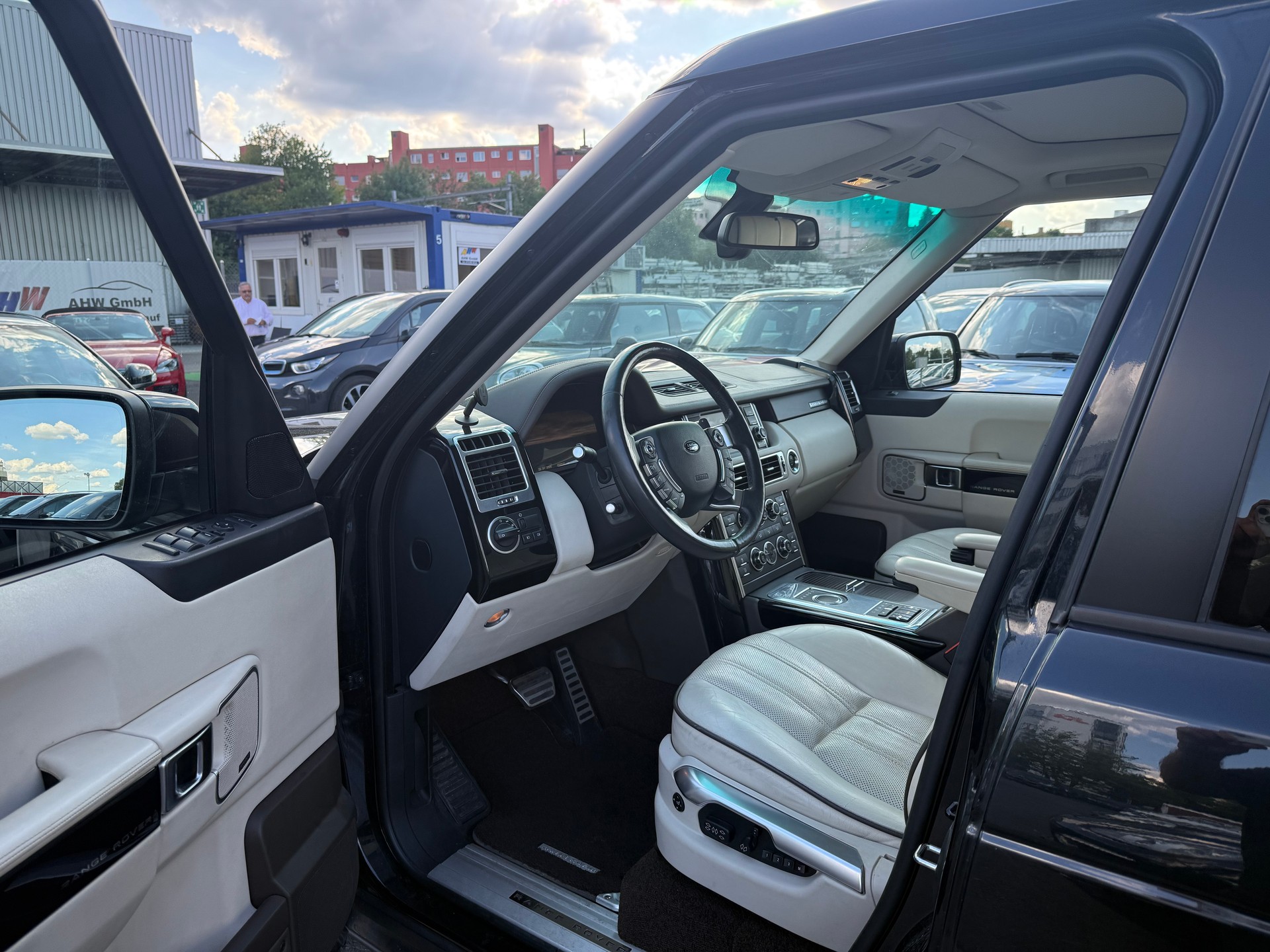 LAND ROVER Range Rover 4.4 TDV8 Vogue Automatic / Frisch ab MFK & Service / AHK 3500kg / 360° Kamera / harman/kardon / Spurassistent-image-10