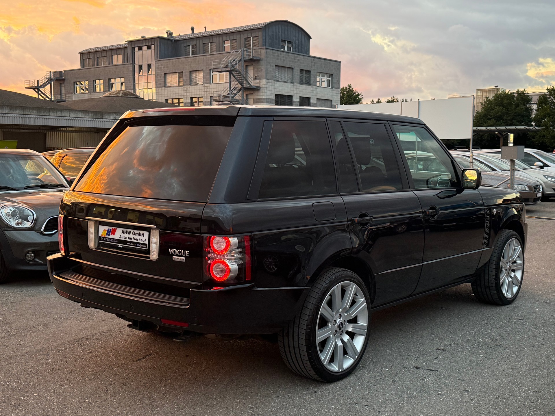 LAND ROVER Range Rover 4.4 TDV8 Vogue Automatic / Frisch ab MFK & Service / AHK 3500kg / 360° Kamera / harman/kardon / Spurassistent-image-3