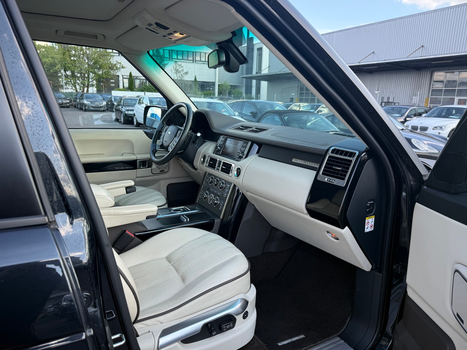 LAND ROVER Range Rover 4.4 TDV8 Vogue Automatic / Frisch ab MFK & Service / AHK 3500kg / 360° Kamera / harman/kardon / Spurassistent-image-7