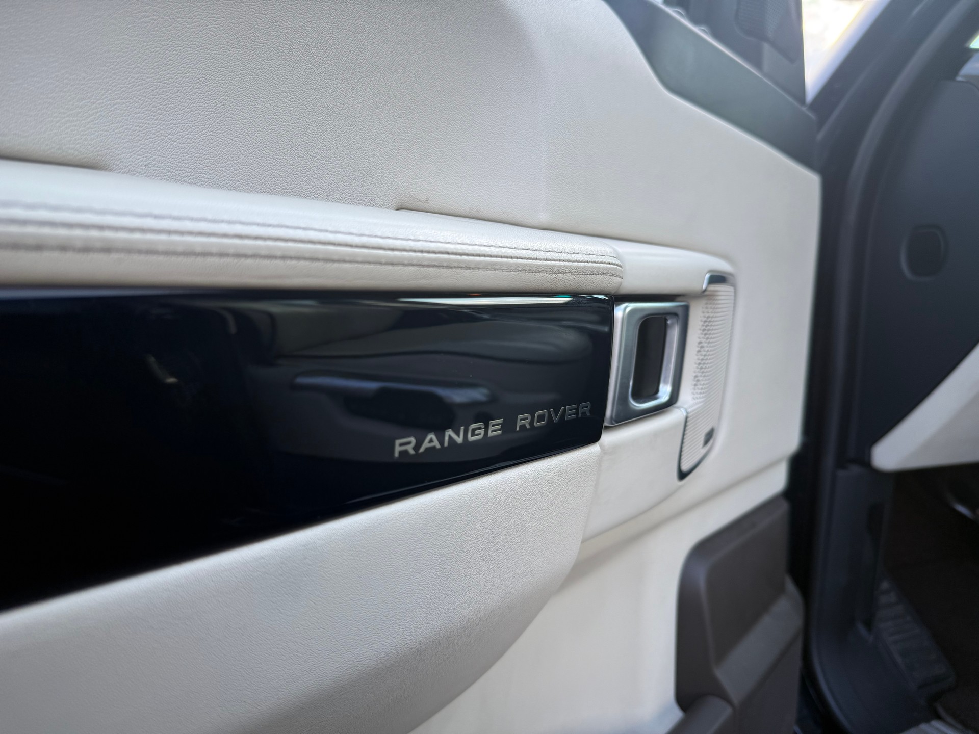 LAND ROVER Range Rover 4.4 TDV8 Vogue Automatic / Frisch ab MFK & Service / AHK 3500kg / 360° Kamera / harman/kardon / Spurassistent-image-11