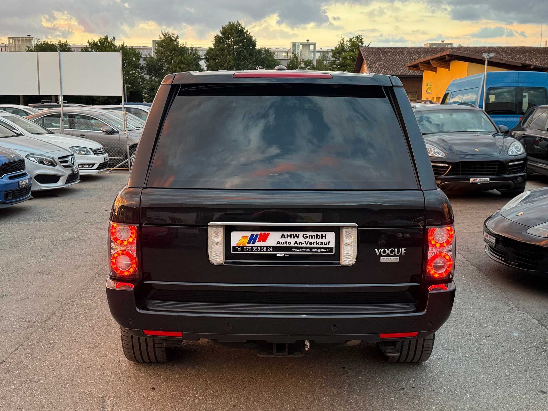 LAND ROVER Range Rover 4.4 TDV8 Vogue Automatic / Frisch ab MFK & Service / AHK 3500kg / 360° Kamera / harman/kardon / Spurassistent-image-4