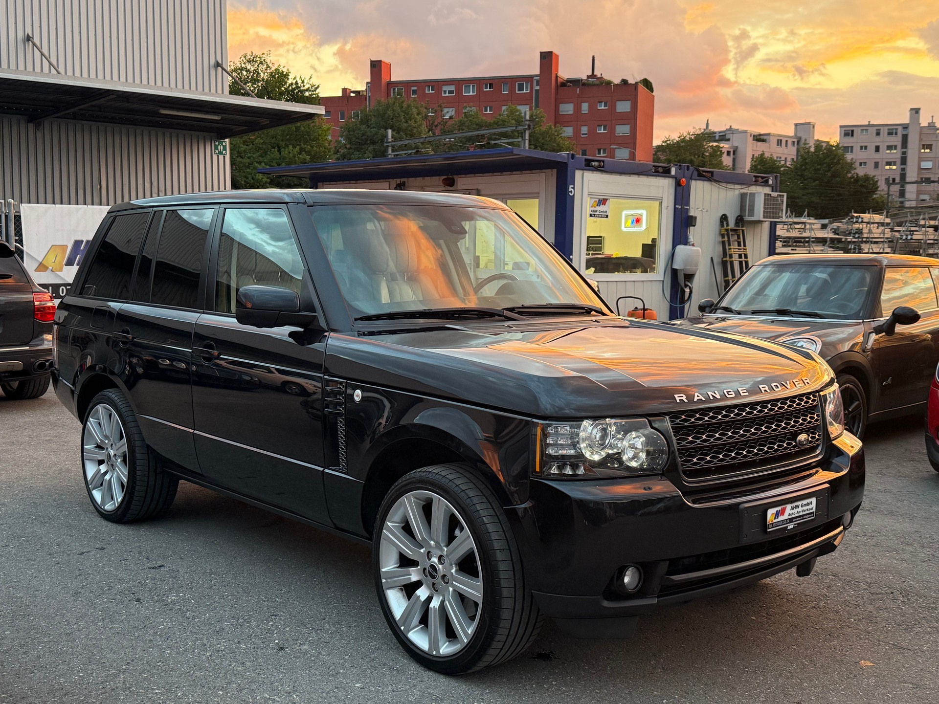 LAND ROVER Range Rover 4.4 TDV8 Vogue Automatic / Frisch ab MFK & Service / AHK 3500kg / 360° Kamera / harman/kardon / Spurassistent-image-2
