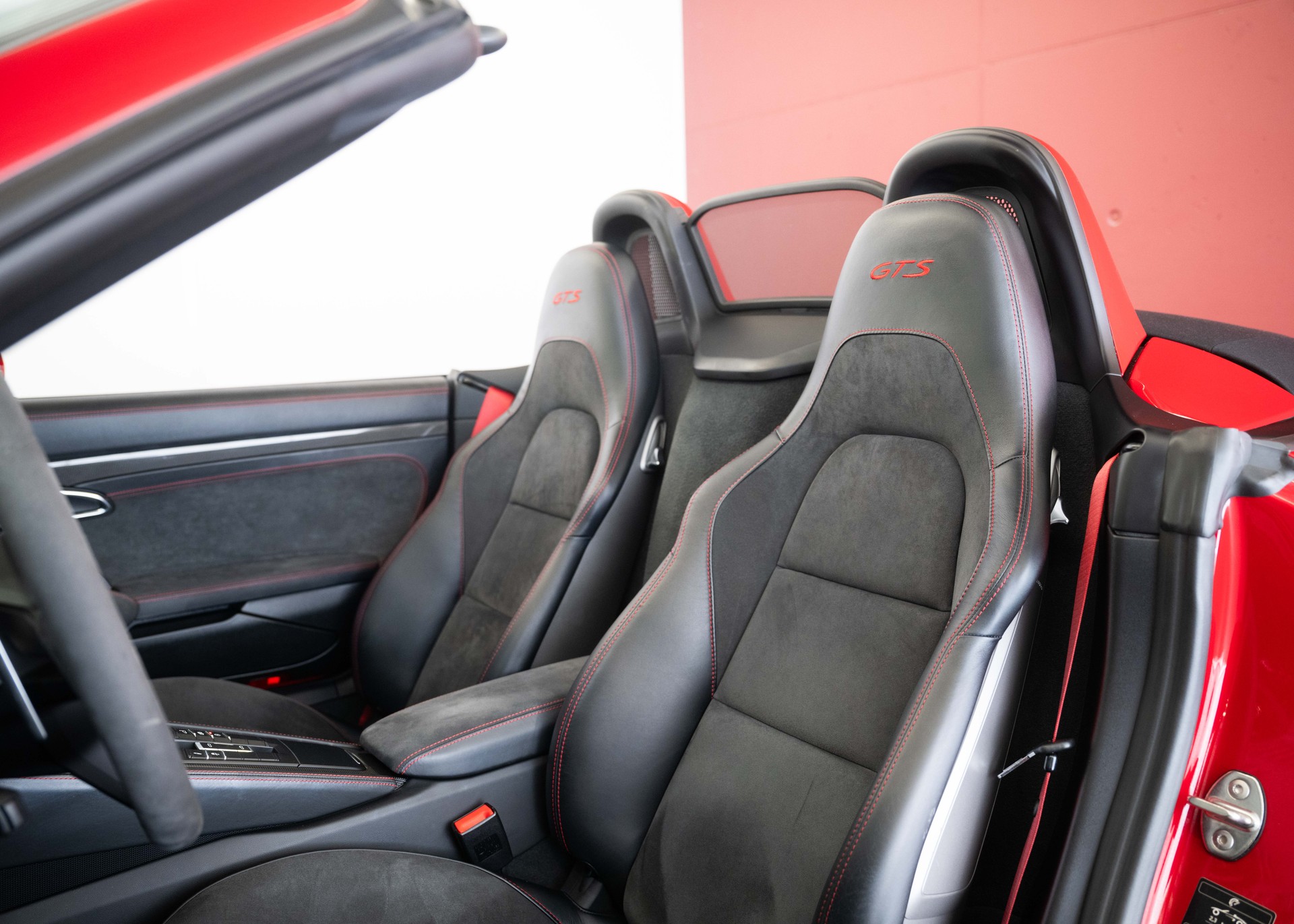 PORSCHE 718 Boxster GTS 2.5 PDK (Swiss car, 2nd hand, perfect condition, full Porsche service history)-image-21