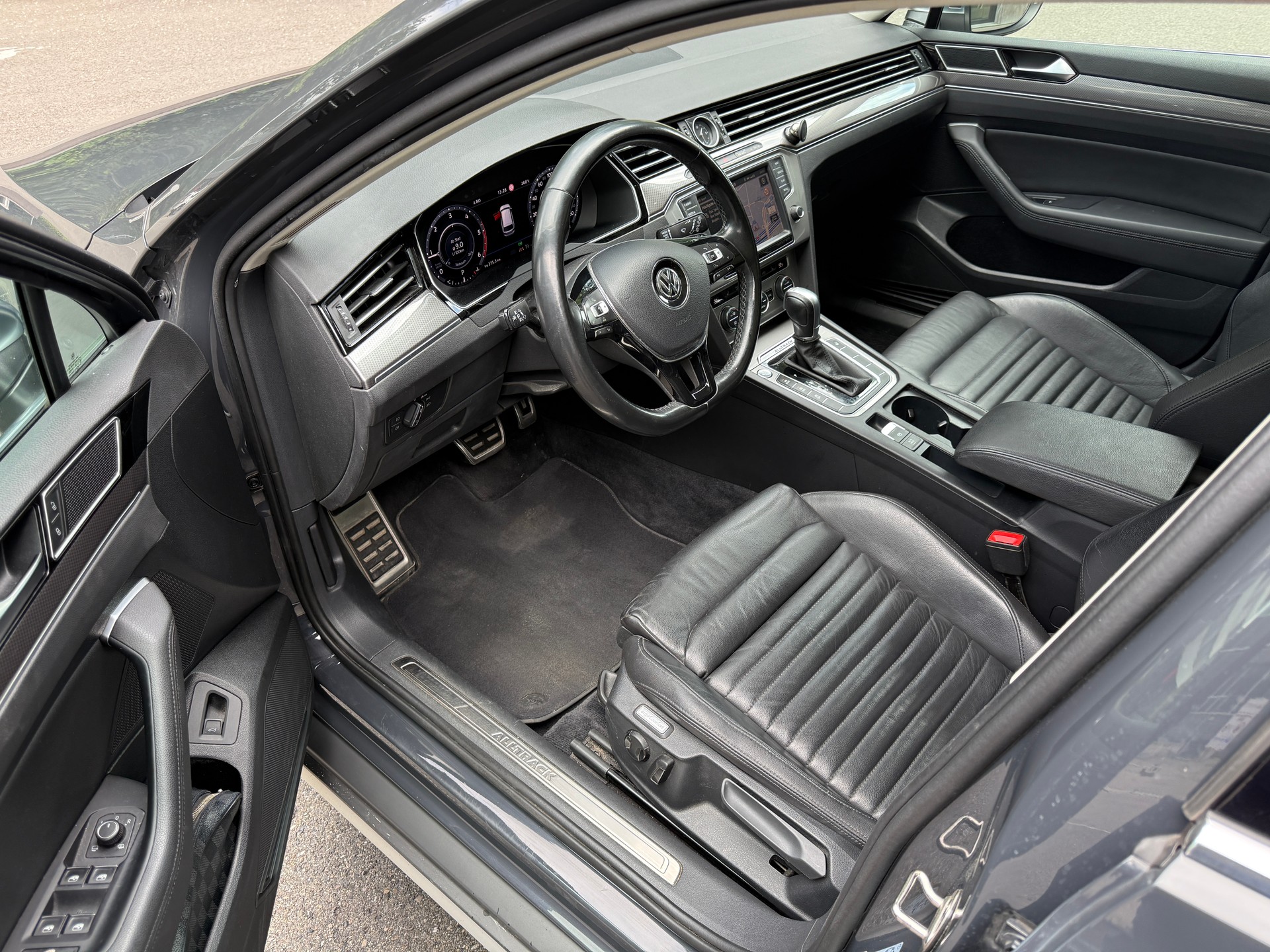 VW Passat Alltrack 2.0 TDI 240 SCR DSG 4motion*NEUWERTIG*-image-4