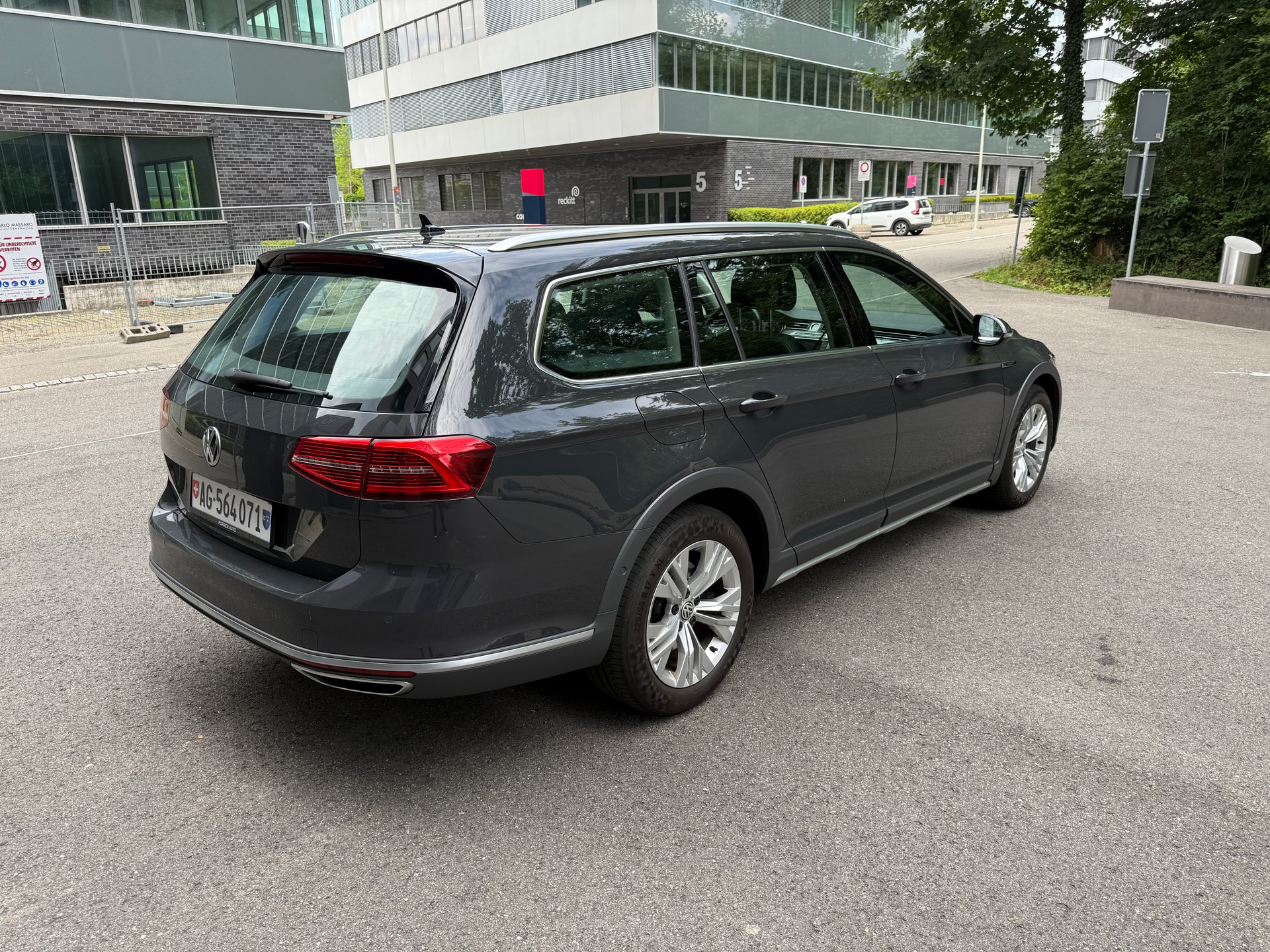 VW Passat Alltrack 2.0 TDI 240 SCR DSG 4motion*NEUWERTIG*-image-2