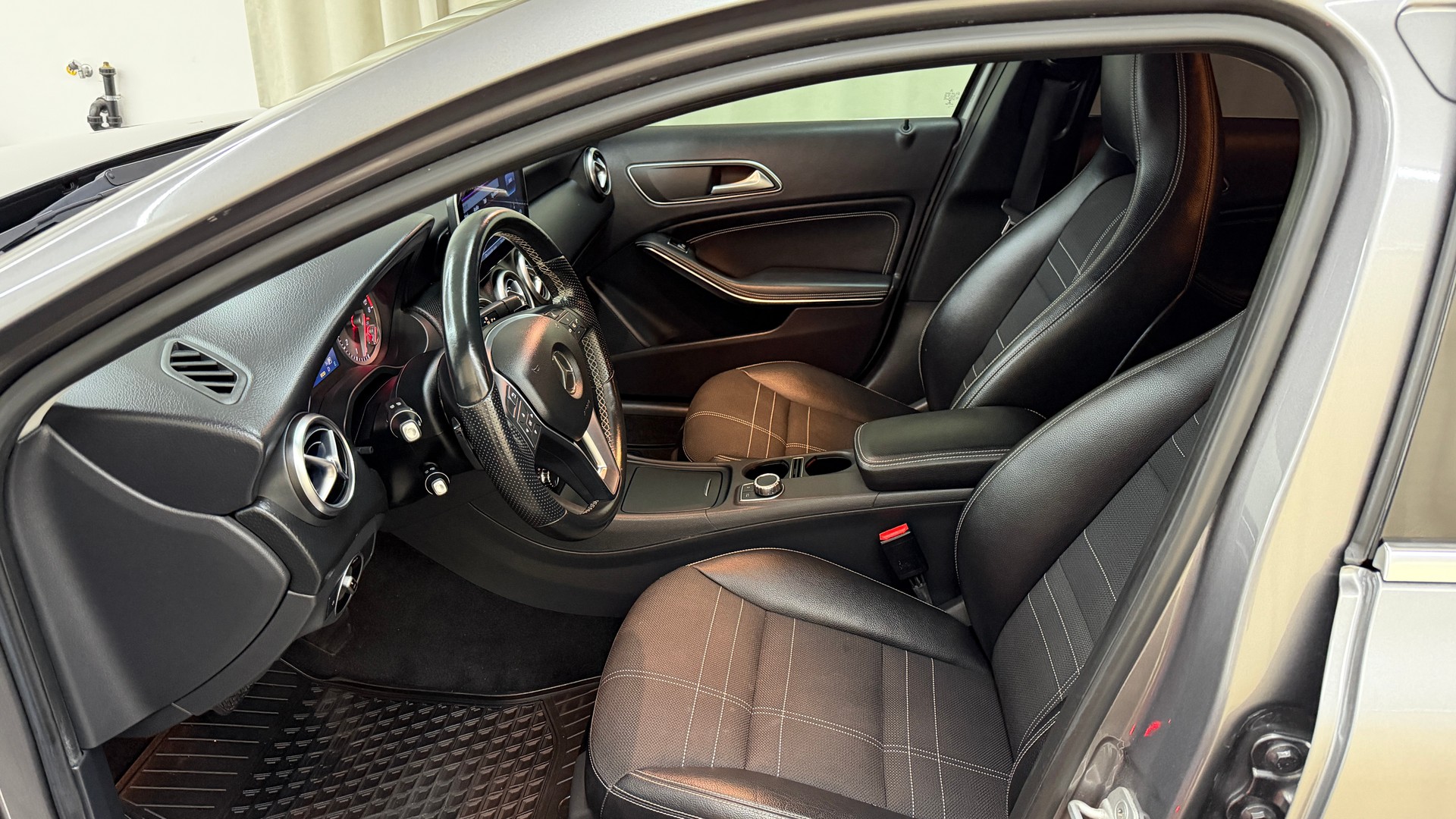 MERCEDES-BENZ A 200 Urban 7G-DCT-image-6