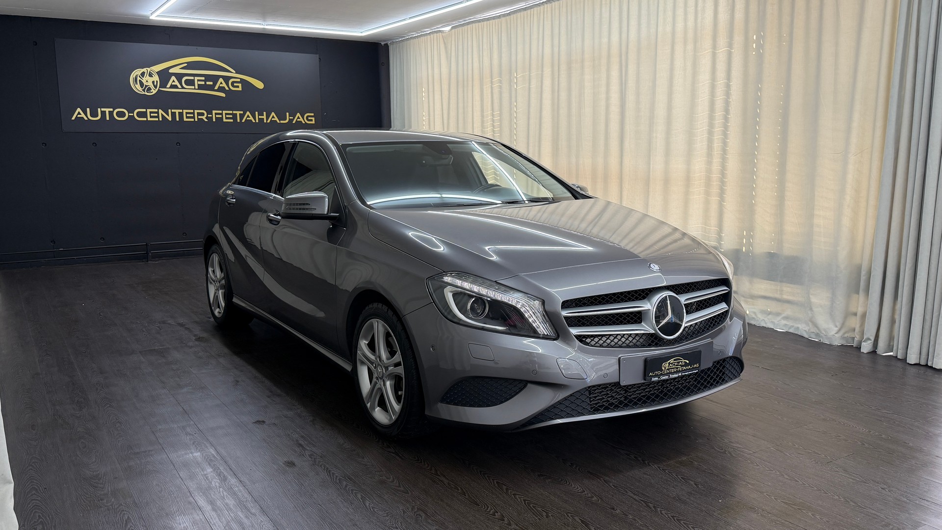 MERCEDES-BENZ A 200 Urban 7G-DCT-showroom-element-2
