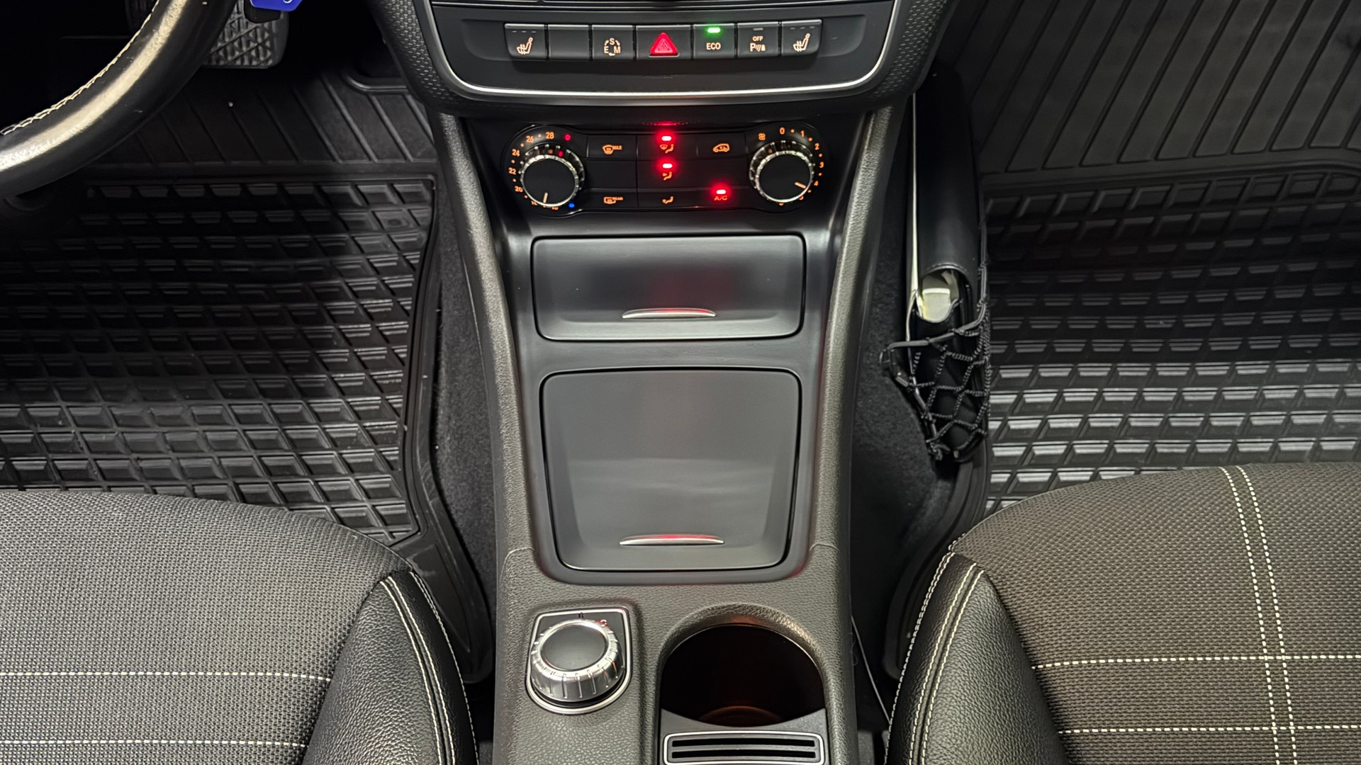 MERCEDES-BENZ A 200 Urban 7G-DCT-image-13