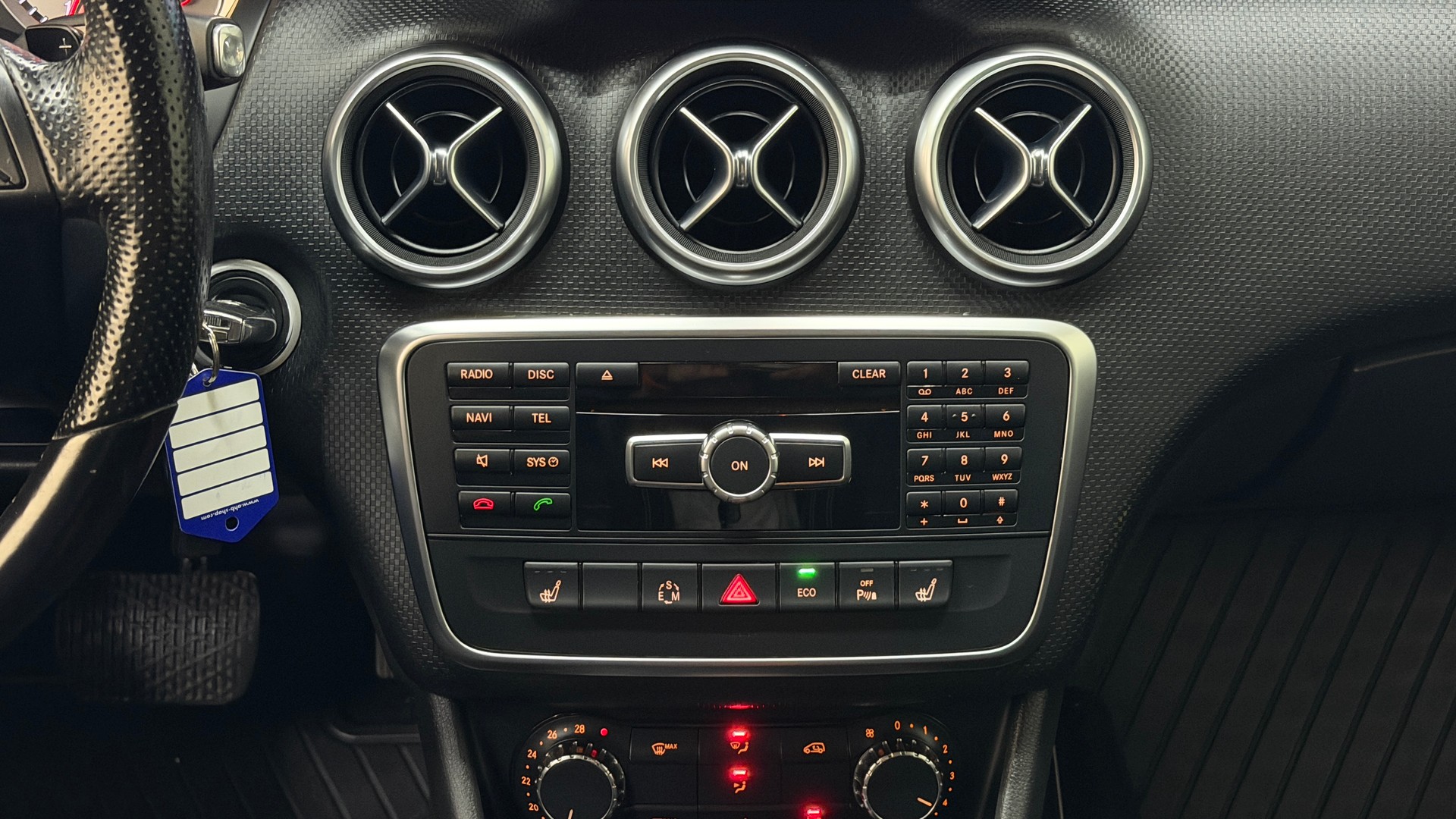 MERCEDES-BENZ A 200 Urban 7G-DCT-image-10