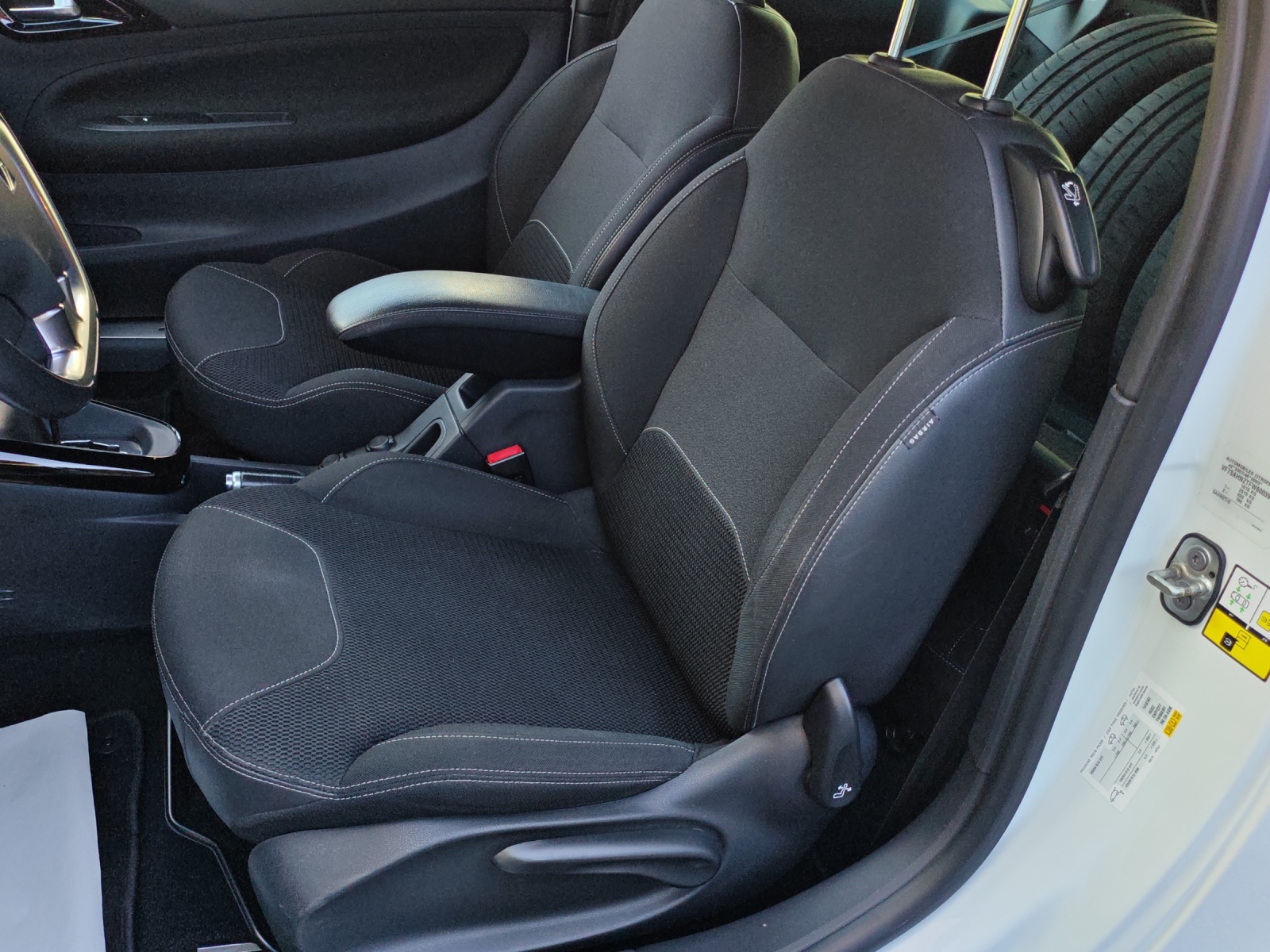 DS AUTOMOBILES DS 3 1.2 PureTech SO Chic EAT [Expertise du jour + Garantie 12 mois + Service & Immat. Offerts]-image-10