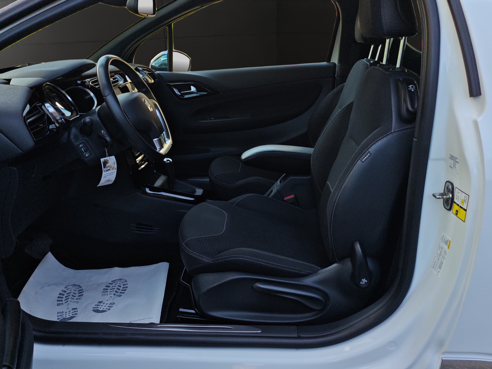 DS AUTOMOBILES DS 3 1.2 PureTech SO Chic EAT [Expertise du jour + Garantie 12 mois + Service & Immat. Offerts]-image-8