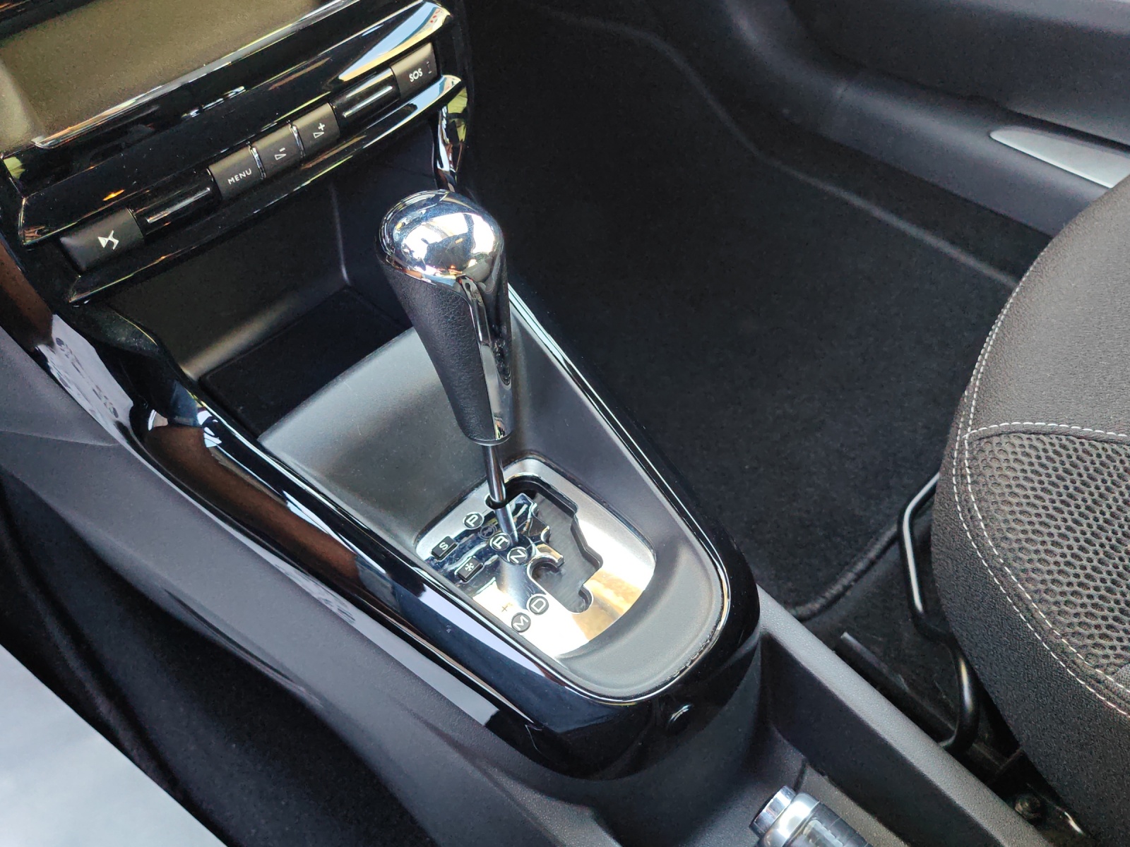 DS AUTOMOBILES DS 3 1.2 PureTech SO Chic EAT [Expertise du jour + Garantie 12 mois + Service & Immat. Offerts]-image-13