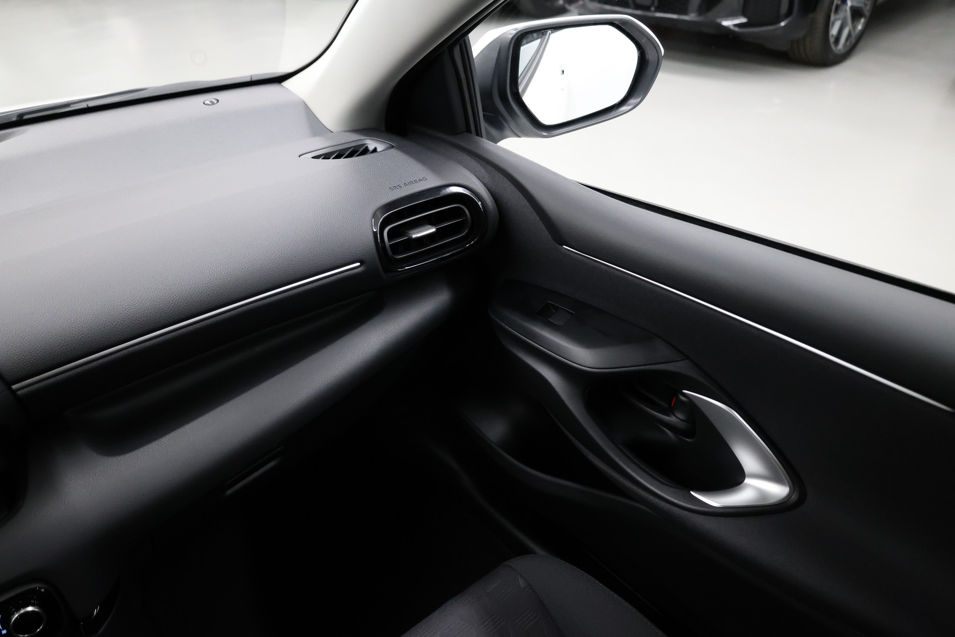 TOYOTA Yaris 1.5 Active Drive e-CVT-image-23