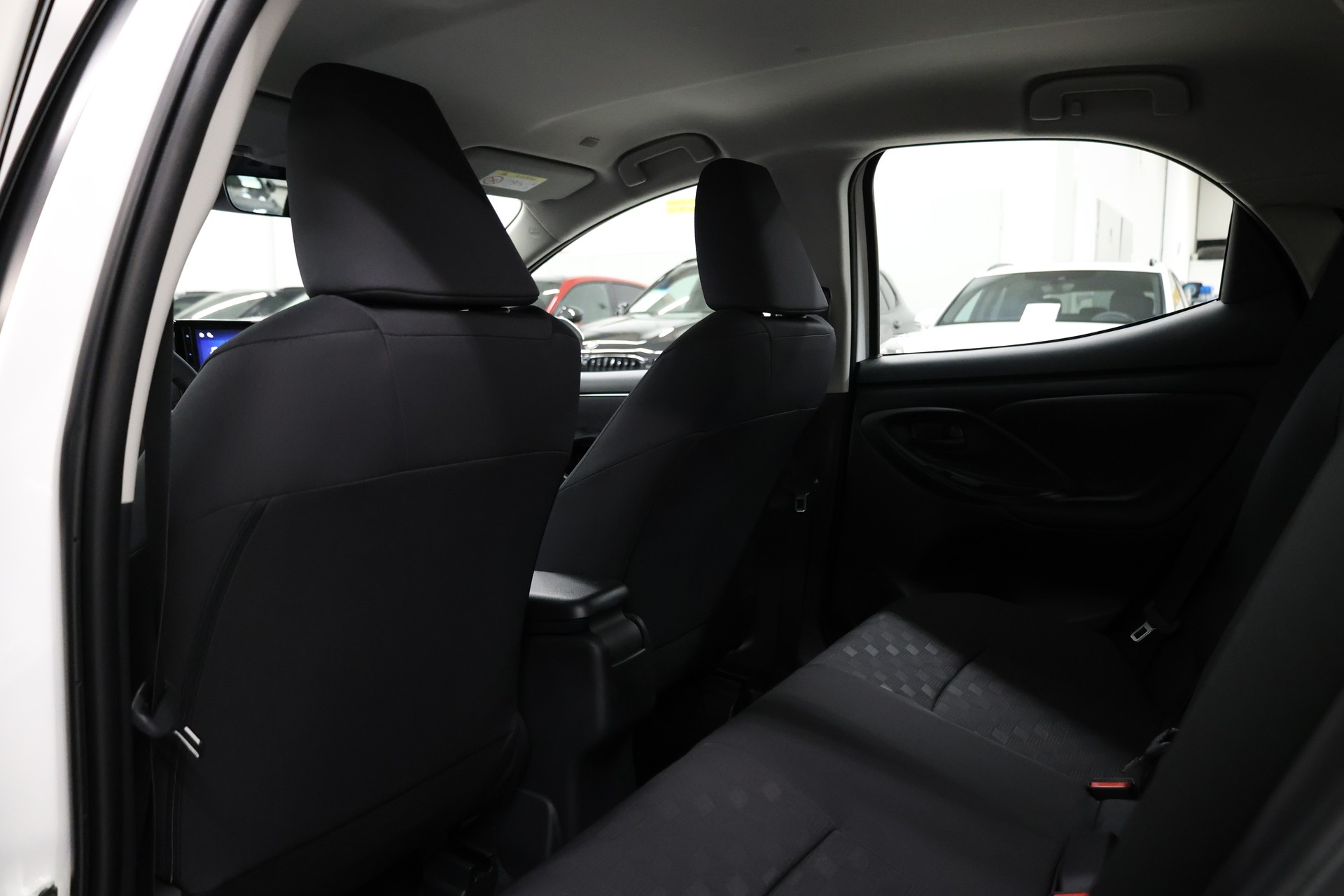 TOYOTA Yaris 1.5 Active Drive e-CVT-image-26