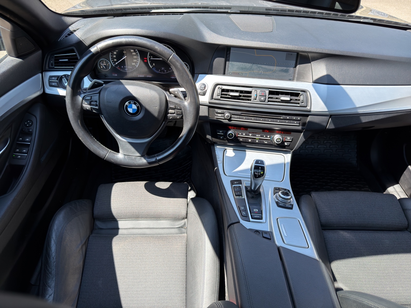BMW 525d XDrive Touring-image-12