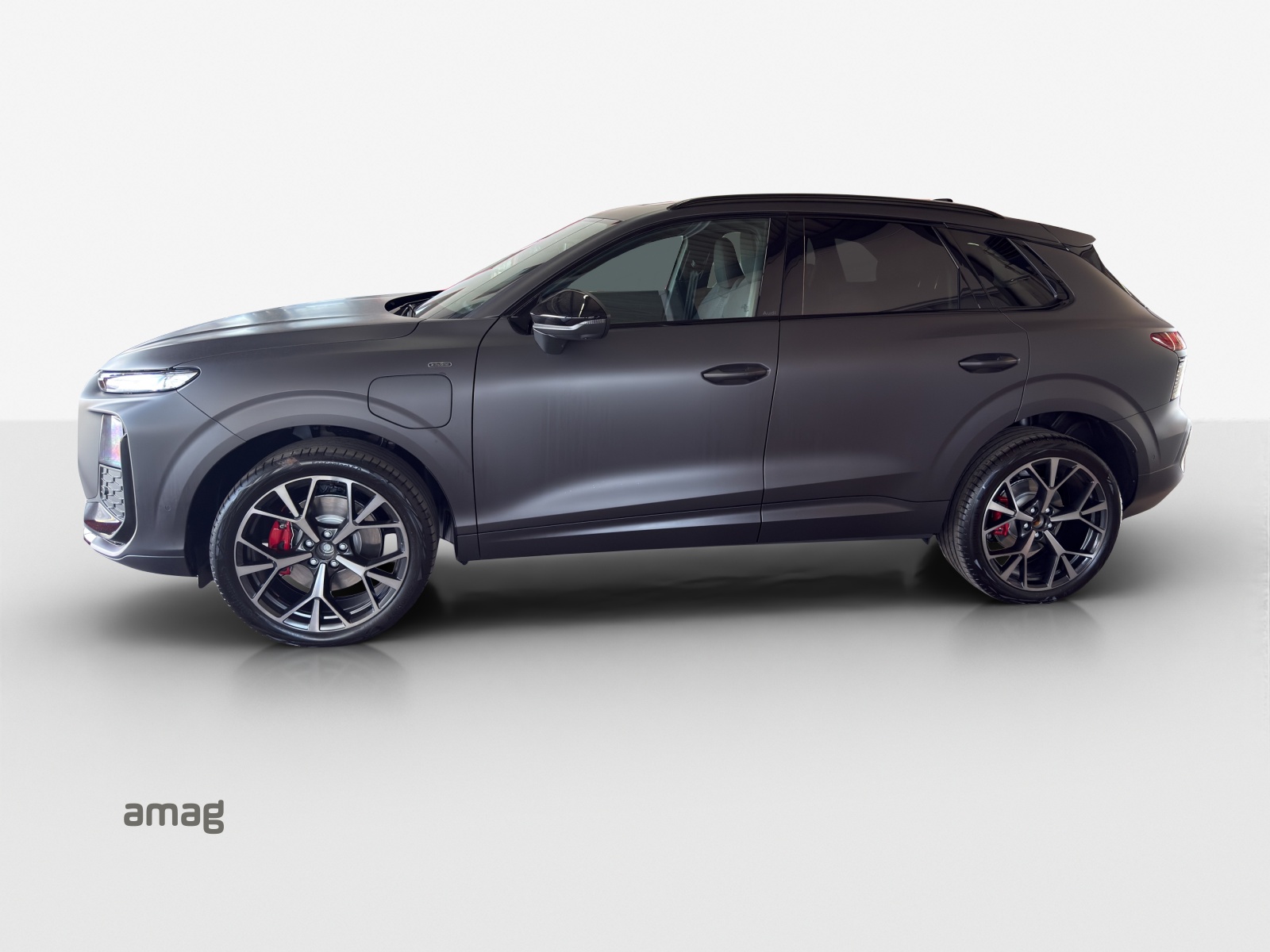 AUDI Q3 SUV e-hybrid 200 kW S tronig-showroom-element-1