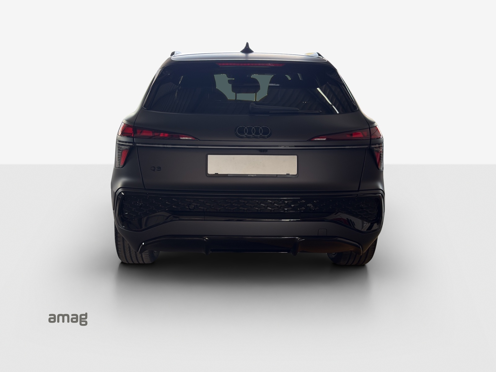 AUDI Q3 SUV e-hybrid 200 kW S tronig-showroom-element-3