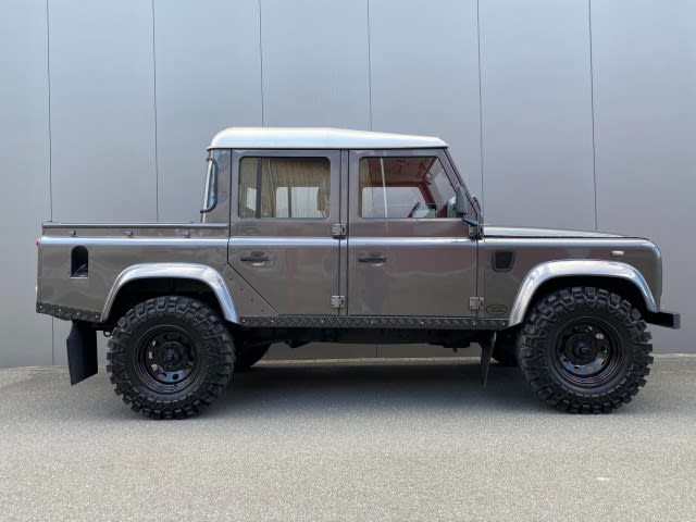 LAND ROVER Defender TD5 PickUp "Skyfall 007" (Pick-Up)-image-2
