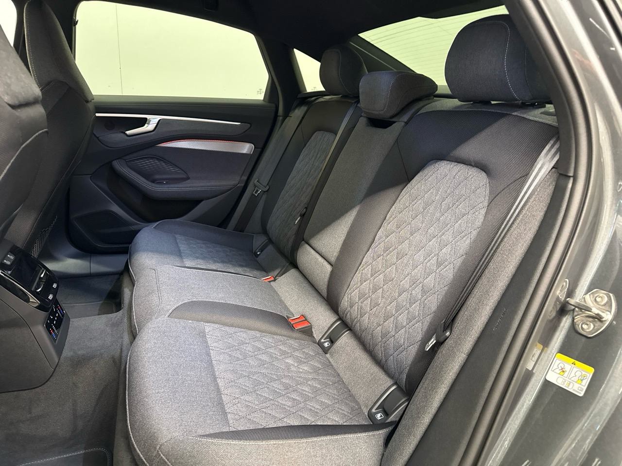 AUDI A6 Limousine TDI S tronic S-line-image-12