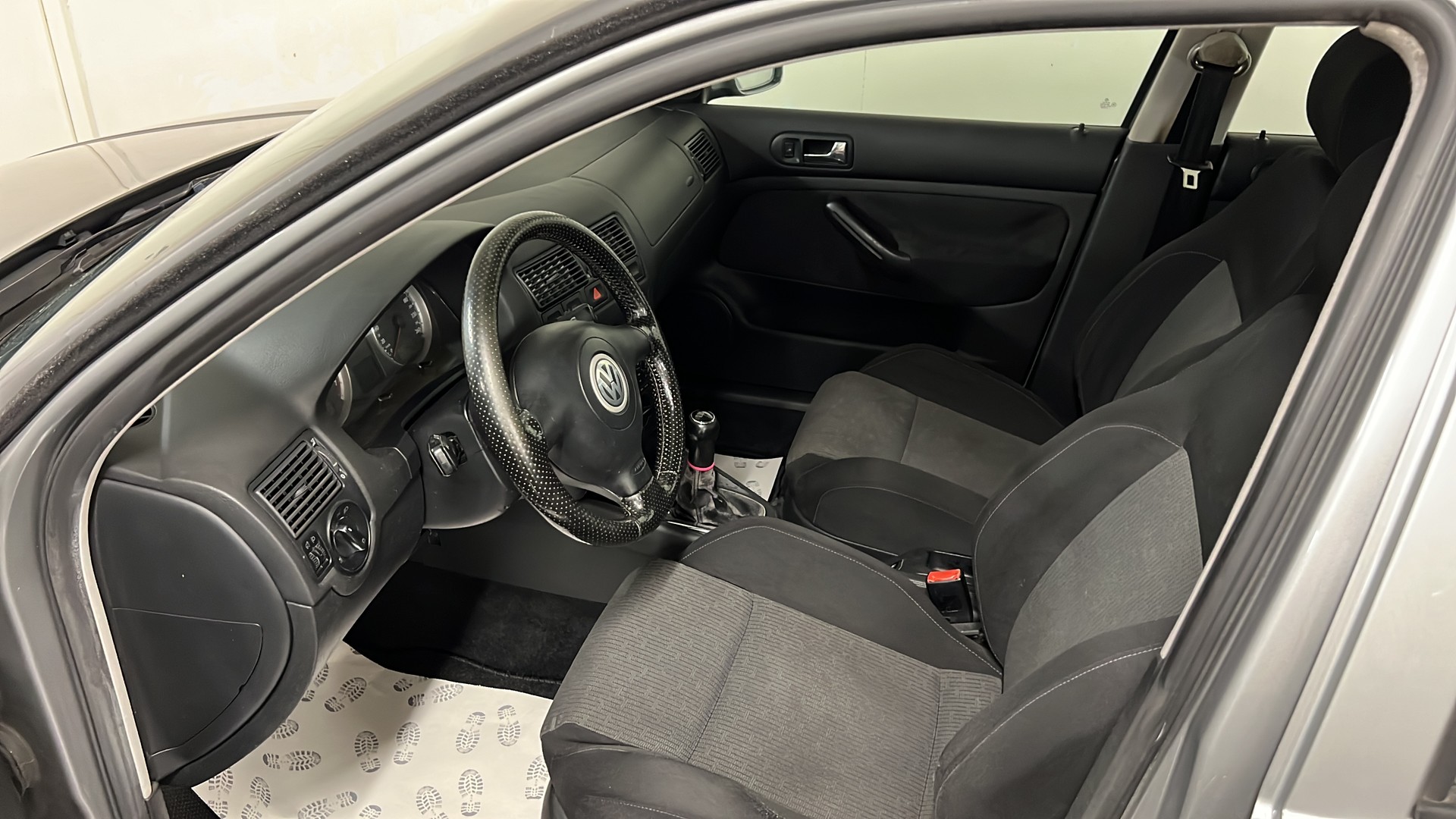 VW Golf 1.6 16V Pacific-image-9