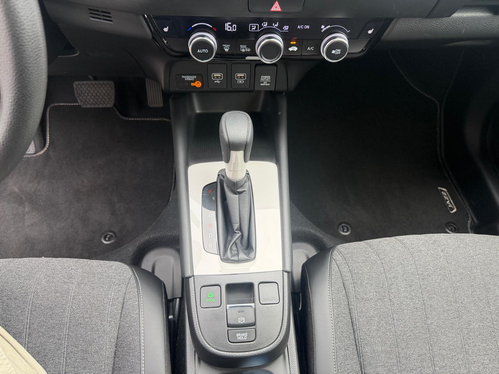 HONDA Jazz 1.5i-MMD Elegance E-CVT-image-9