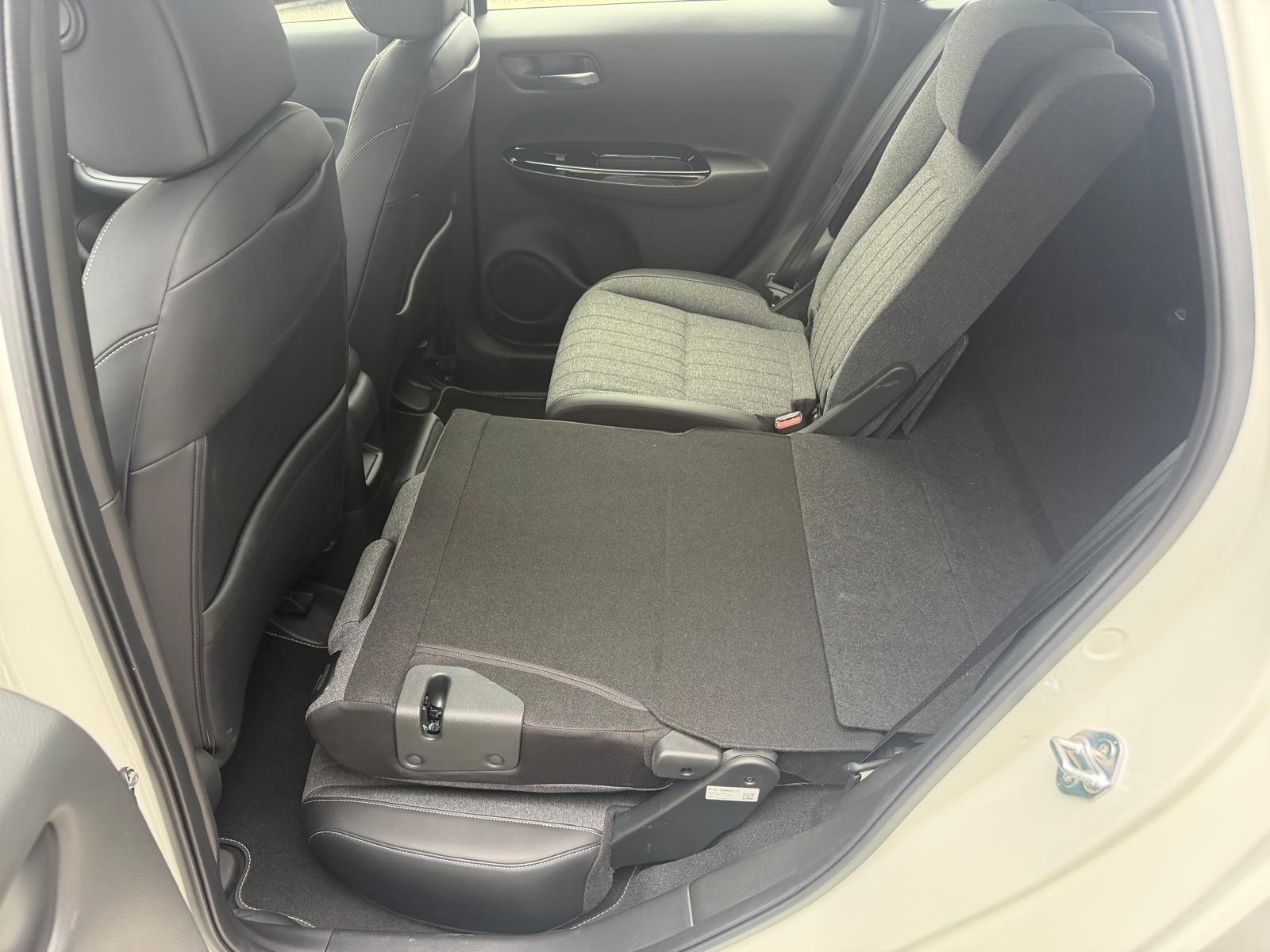 HONDA Jazz 1.5i-MMD Elegance E-CVT-image-12