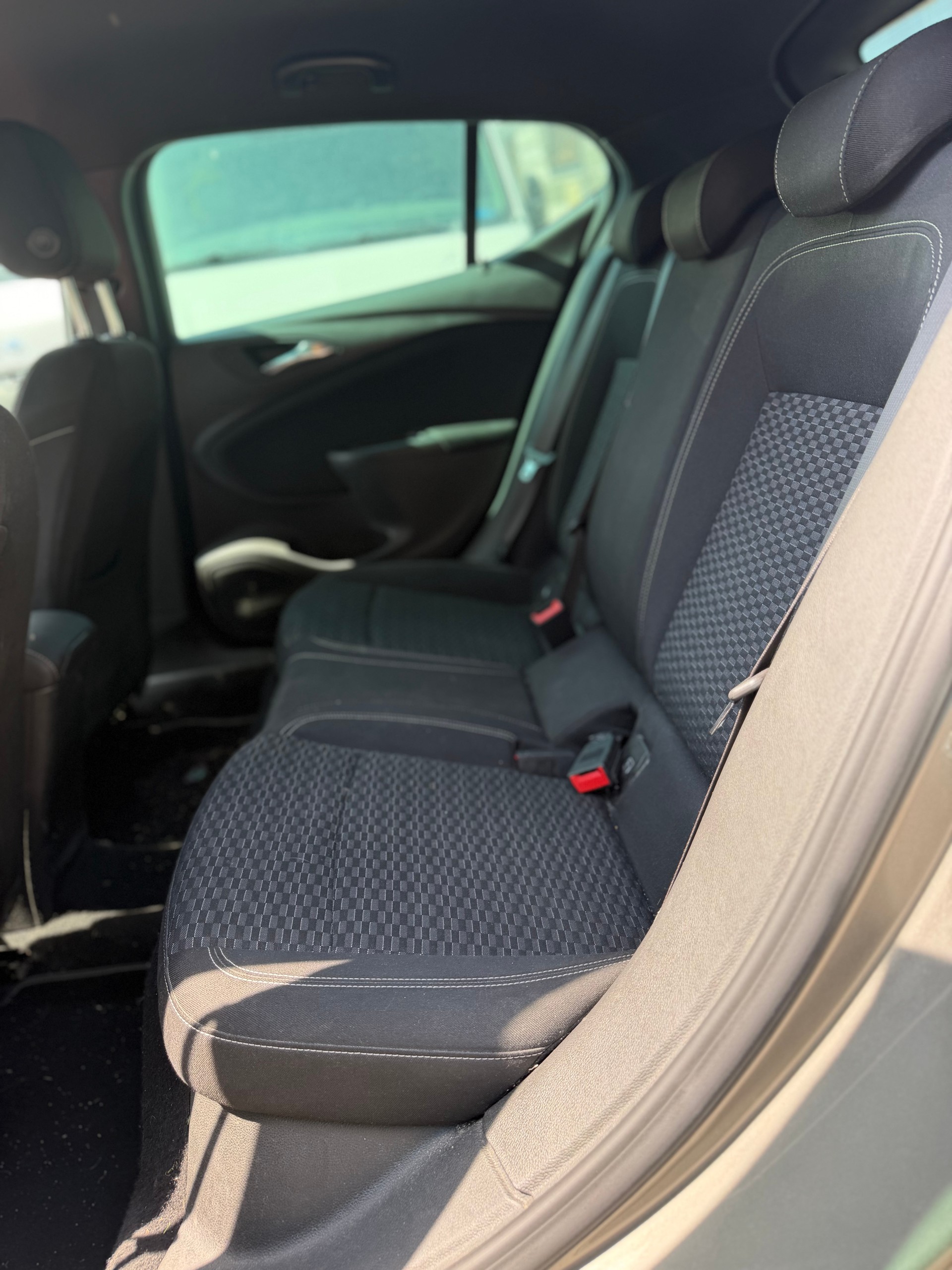 OPEL Astra 1.6 CDTi BiTurbo Dynamic-image-9