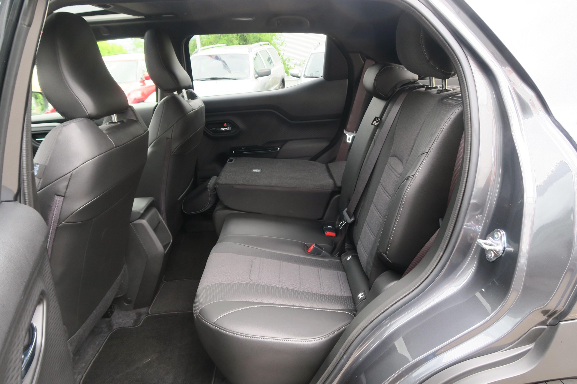 SUZUKI e Vitara Sakura Top 4x4-image-3