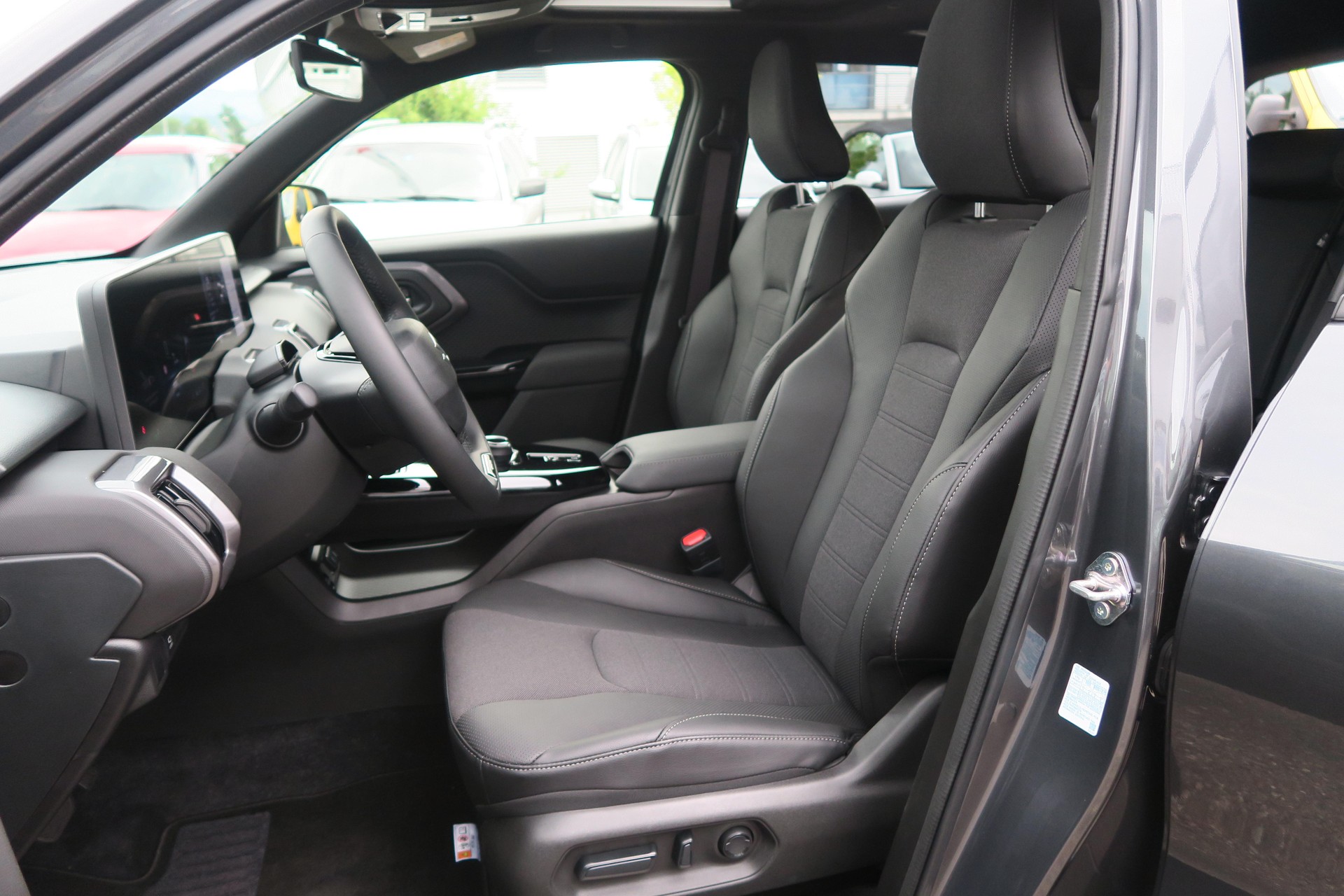 SUZUKI e Vitara Sakura Top 4x4-image-2