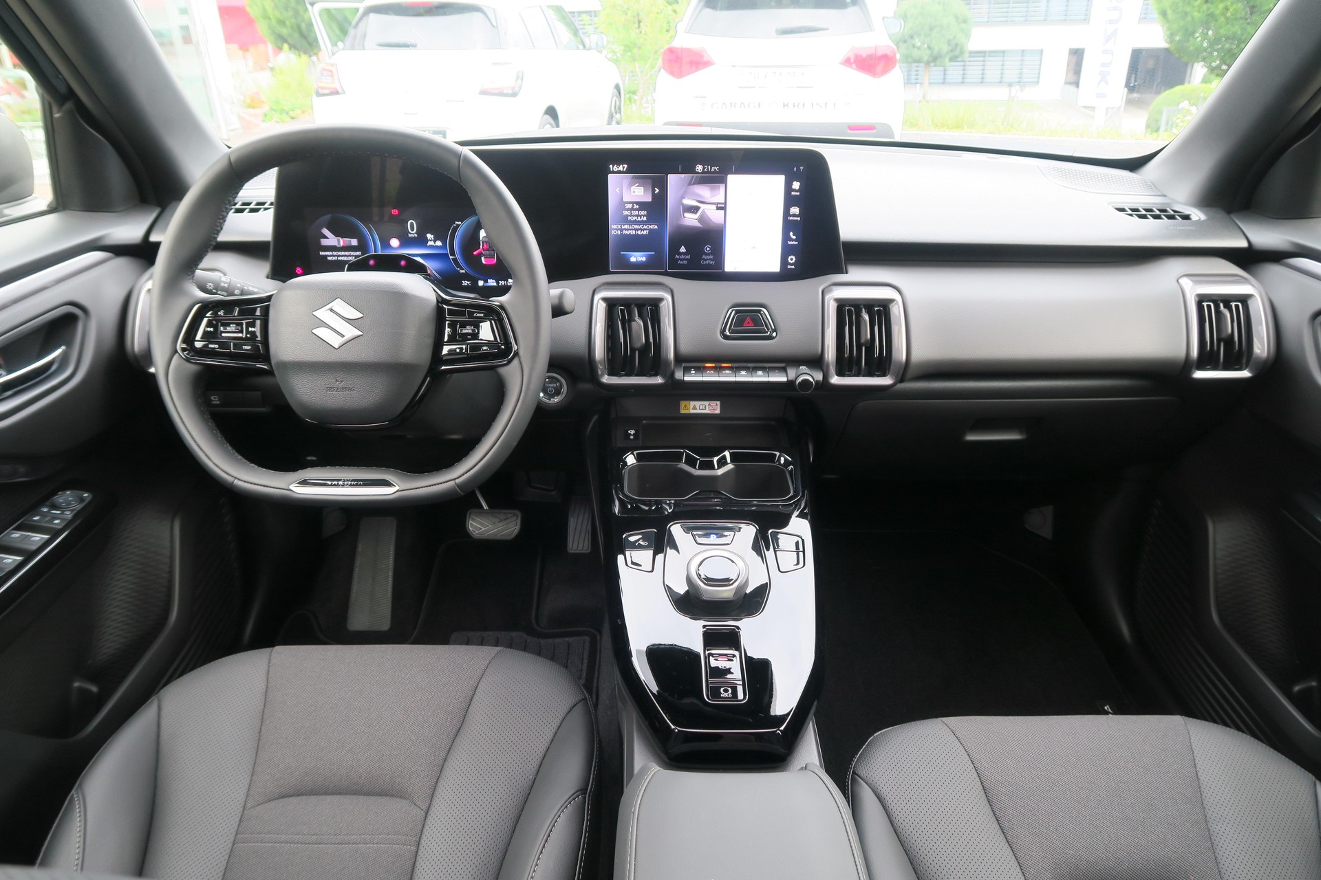 SUZUKI e Vitara Sakura Top 4x4-image-5