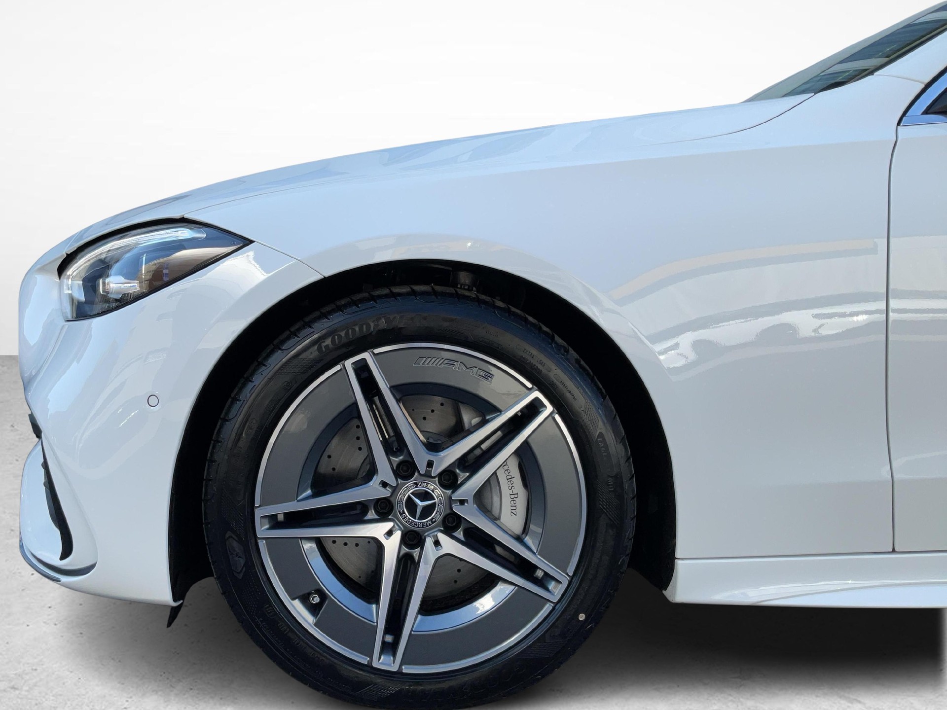 MERCEDES-BENZ C 220 d 4MATIC T-Modell Swiss Star AMG Line-image-8