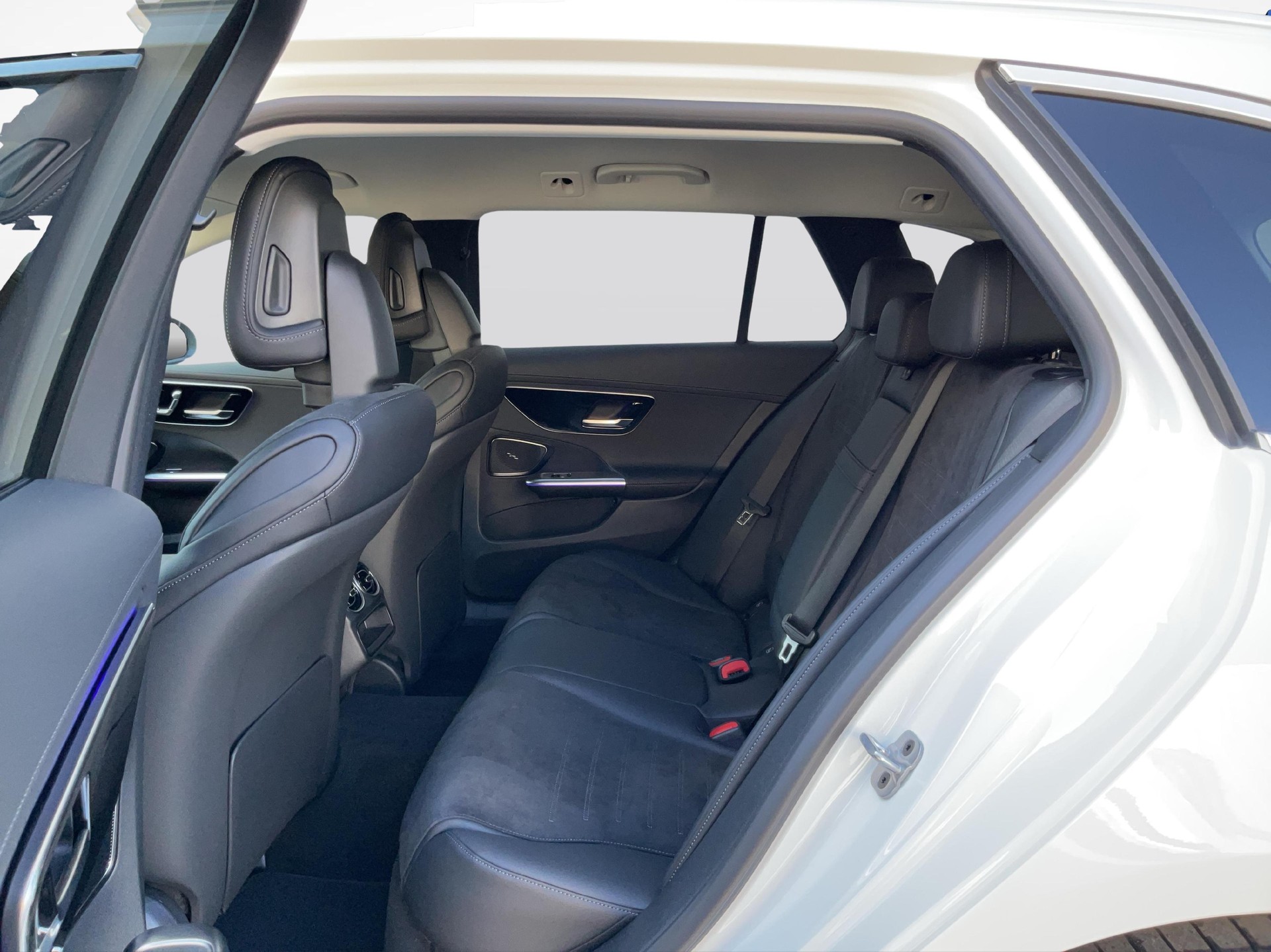 MERCEDES-BENZ C 220 d 4MATIC T-Modell Swiss Star AMG Line-image-6
