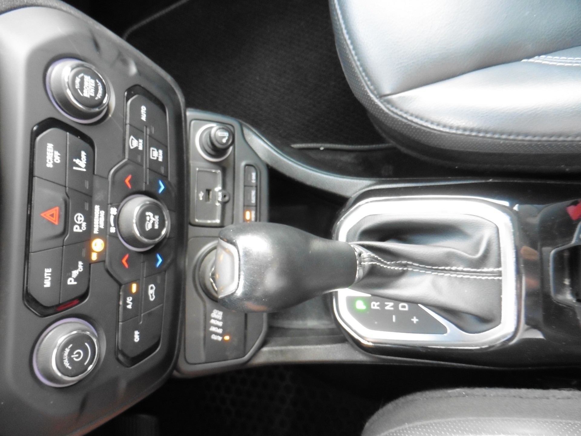 JEEP Renegade 1.3 T4-PHEV 80TH Anniversary AWD-image-18