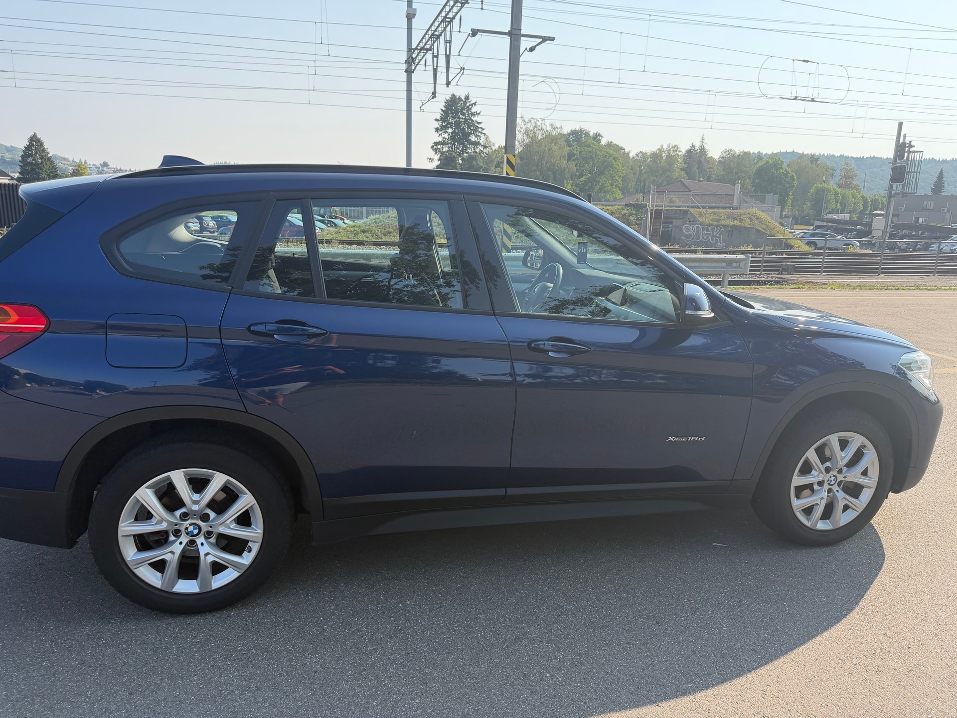 BMW 18d xDrive-image-1