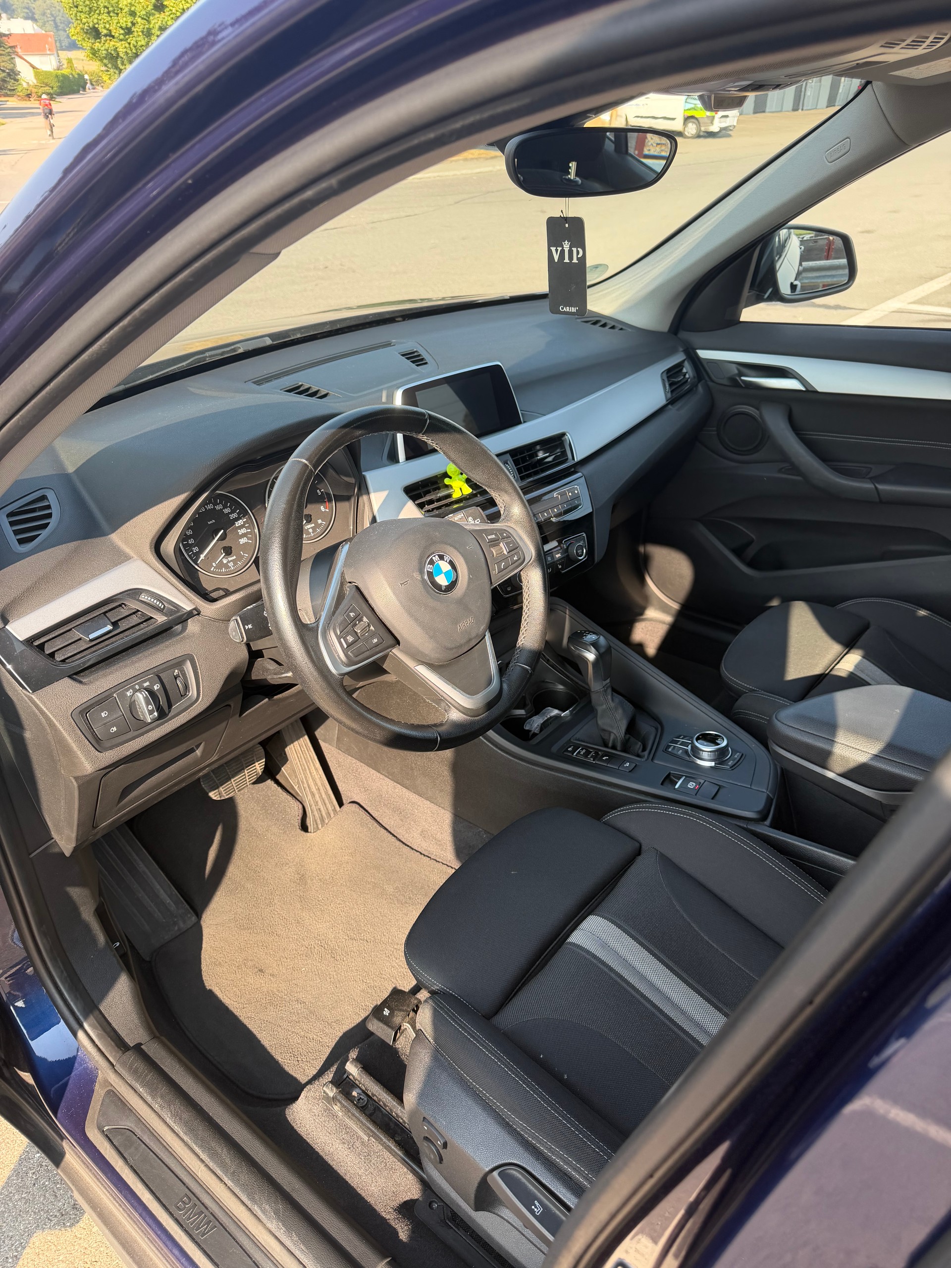 BMW 18d xDrive-image-5