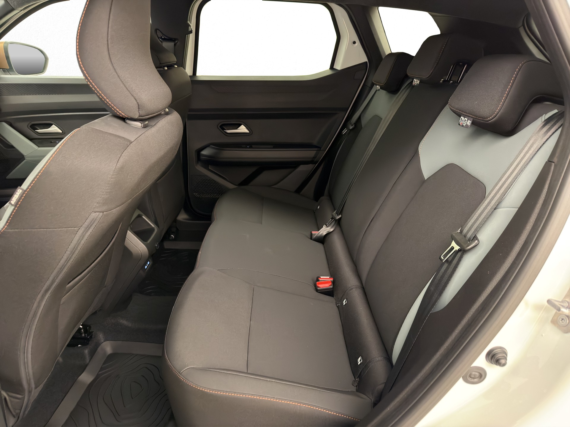 DACIA Duster 1.2 Hybrid Extreme 4WD-image-11