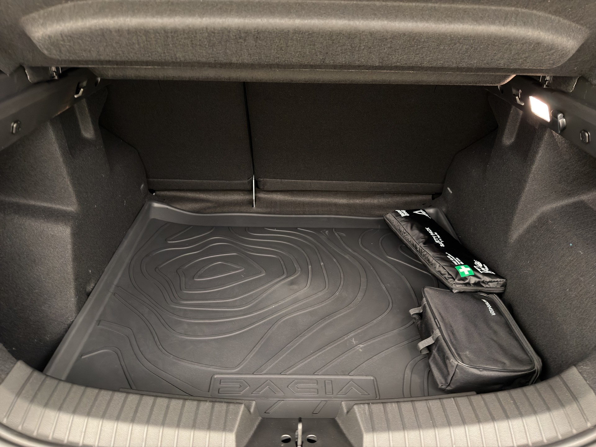 DACIA Duster 1.2 Hybrid Extreme 4WD-image-12