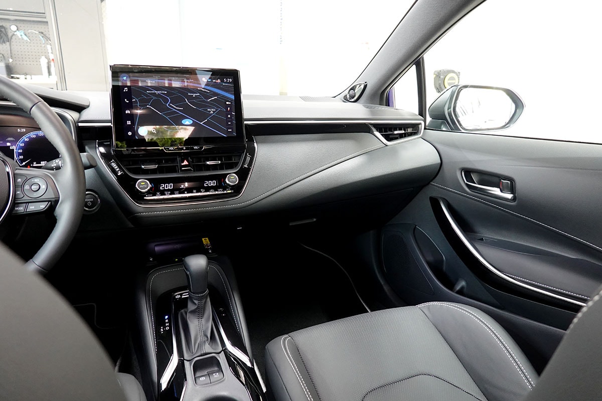 TOYOTA Corolla 2.0 HSD Premiumt e- CVT, Vollleder, Panorama, MJ 2026-image-9