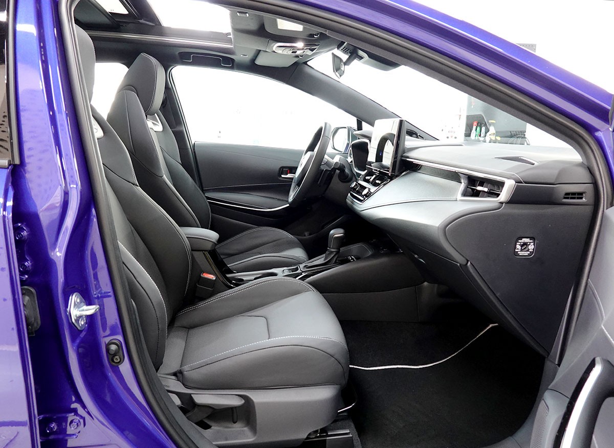 TOYOTA Corolla 2.0 HSD Premiumt e- CVT, Vollleder, Panorama, MJ 2026-image-4