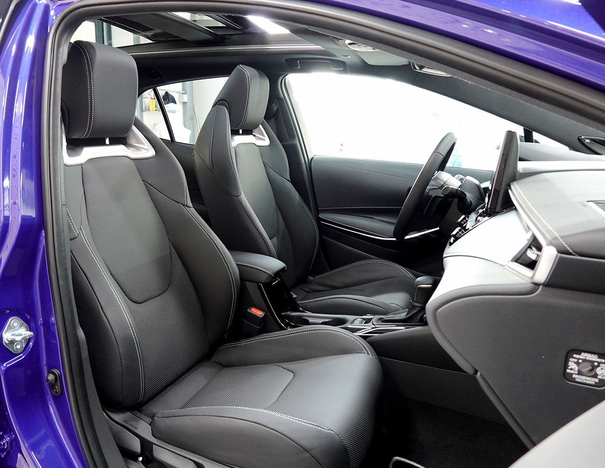 TOYOTA Corolla 2.0 HSD Premiumt e- CVT, Vollleder, Panorama, MJ 2026-image-3