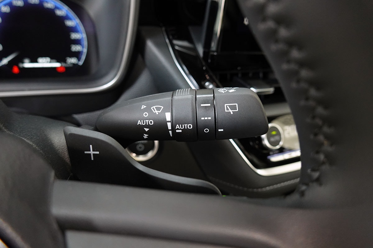 TOYOTA Corolla 2.0 HSD Premiumt e- CVT, Vollleder, Panorama, MJ 2026-image-14